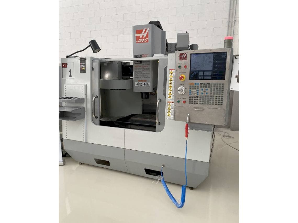 Frontansicht der HAAS VF-1  Maschine