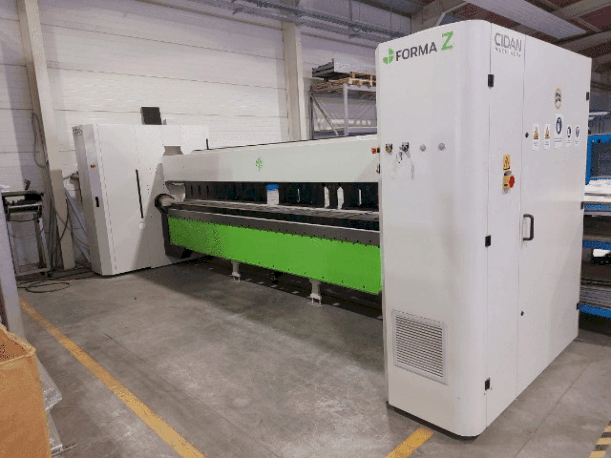 Frontansicht der CIDAN FORMA Z 40  Maschine