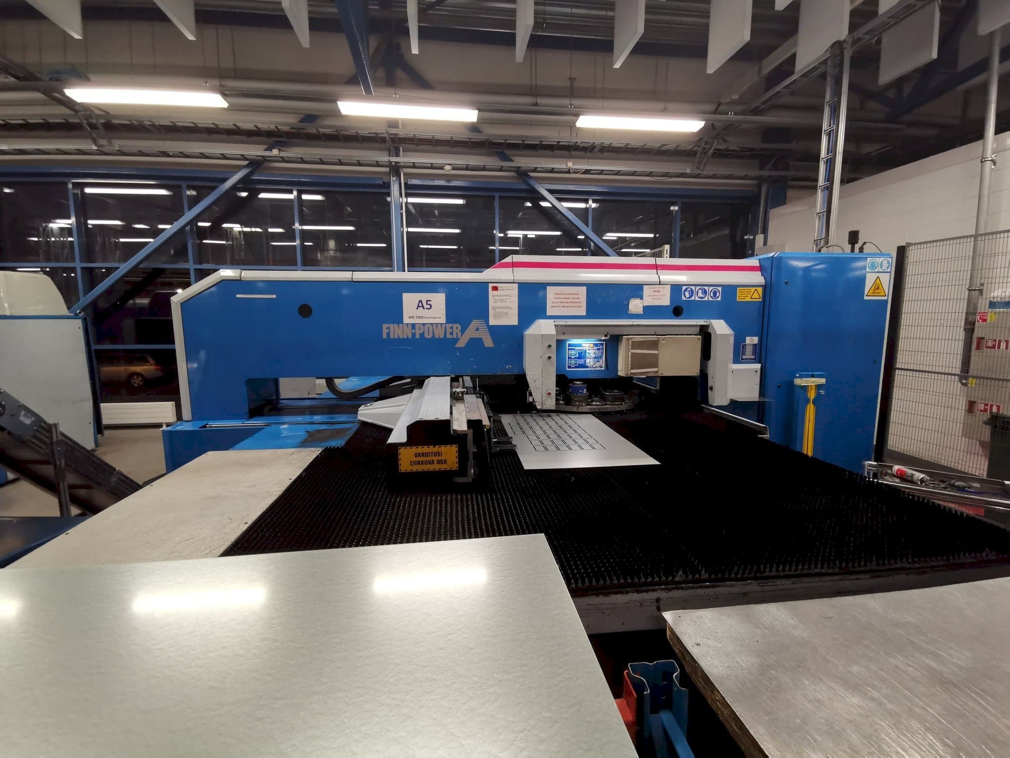 Frontansicht der Finn-Power A5-20SB  Maschine