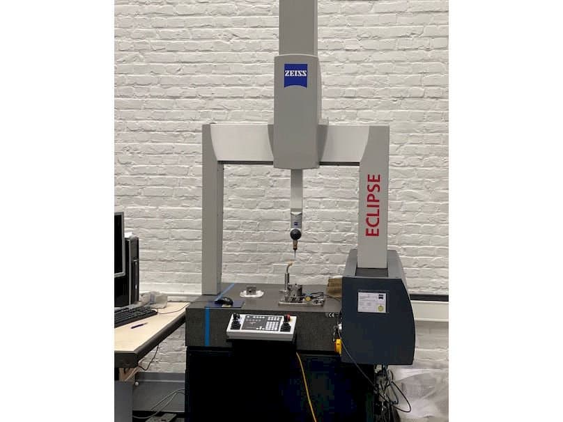 Frontansicht der ZEISS Eclipse  Maschine