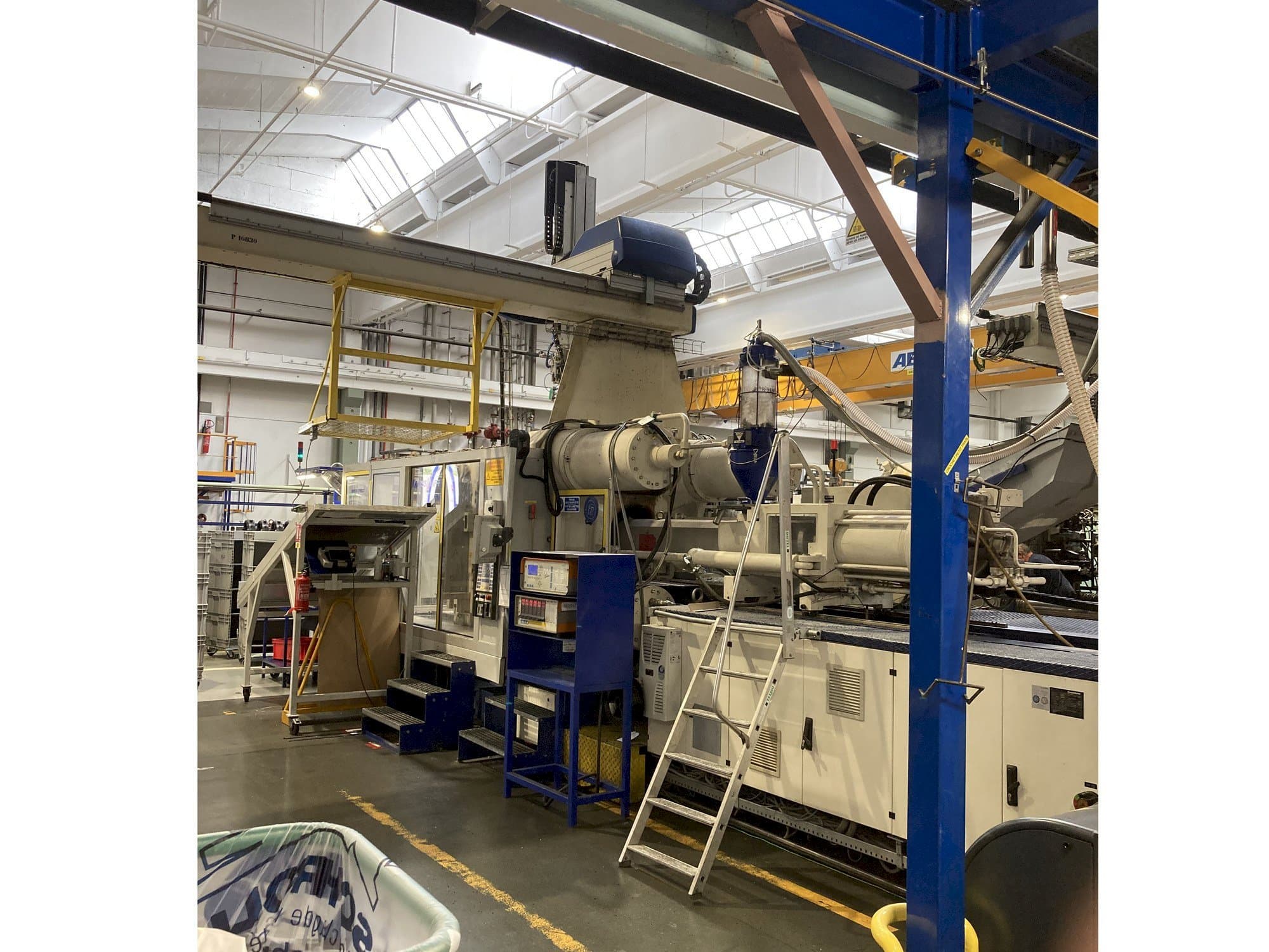 Frontansicht der Krauss Maffei 650 – 2700 C1  Maschine