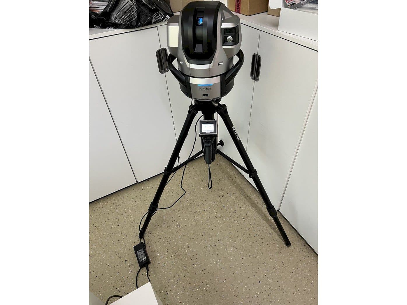 Frontansicht der KEYENCE WM-C3000  Maschine