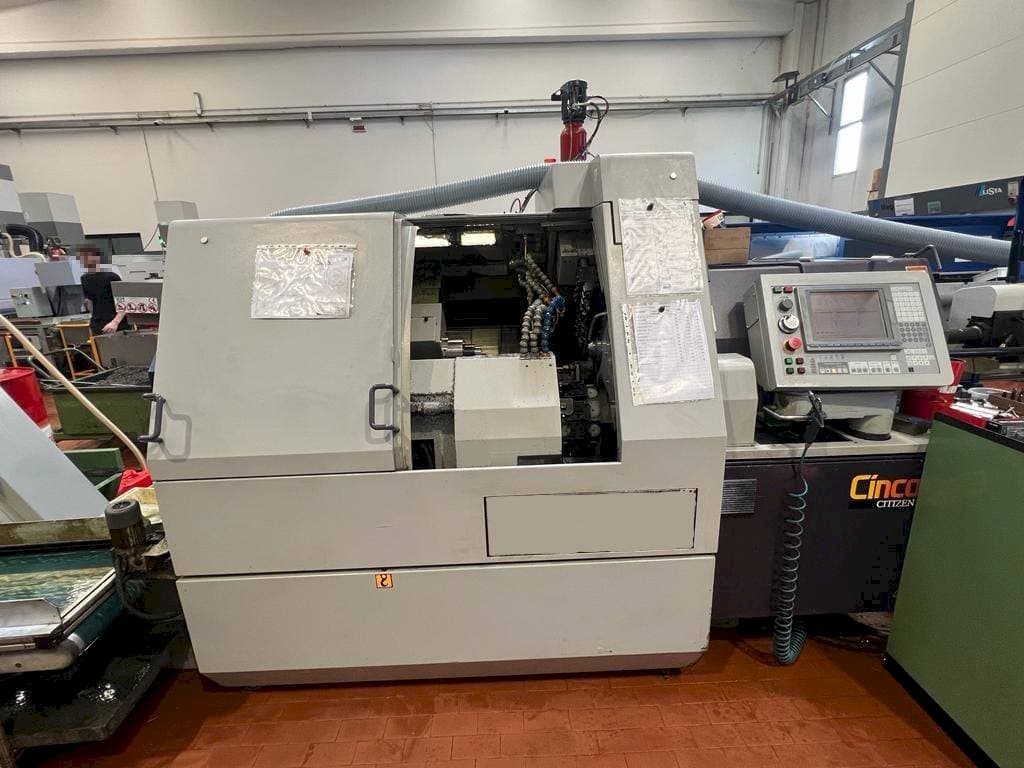 Frontansicht der Citizen M32  Maschine