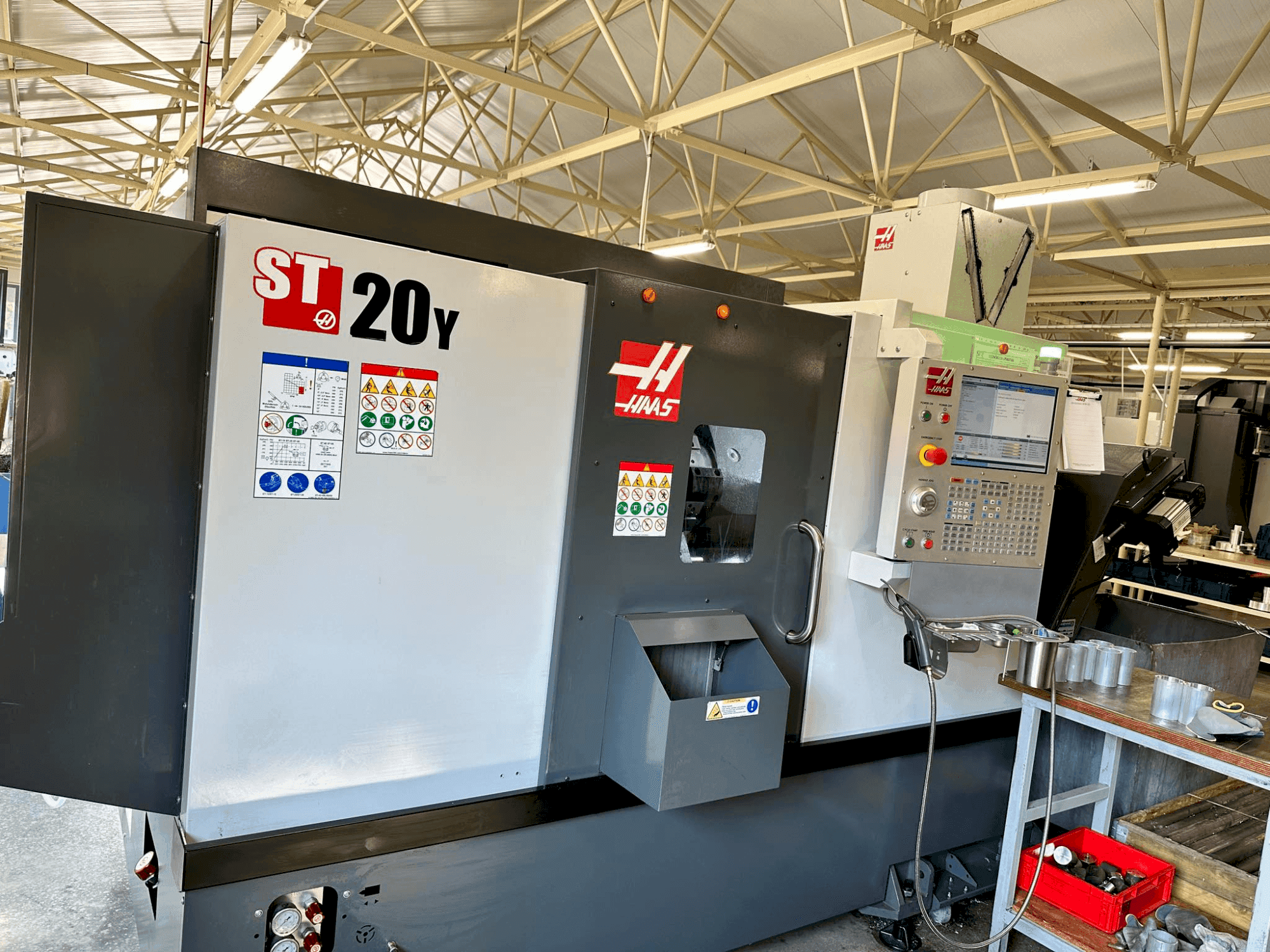 Frontansicht der HAAS ST-20Y (2022)  Maschine