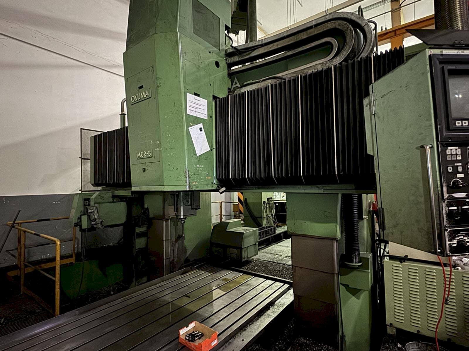Frontansicht der Okuma MCR-B  Maschine