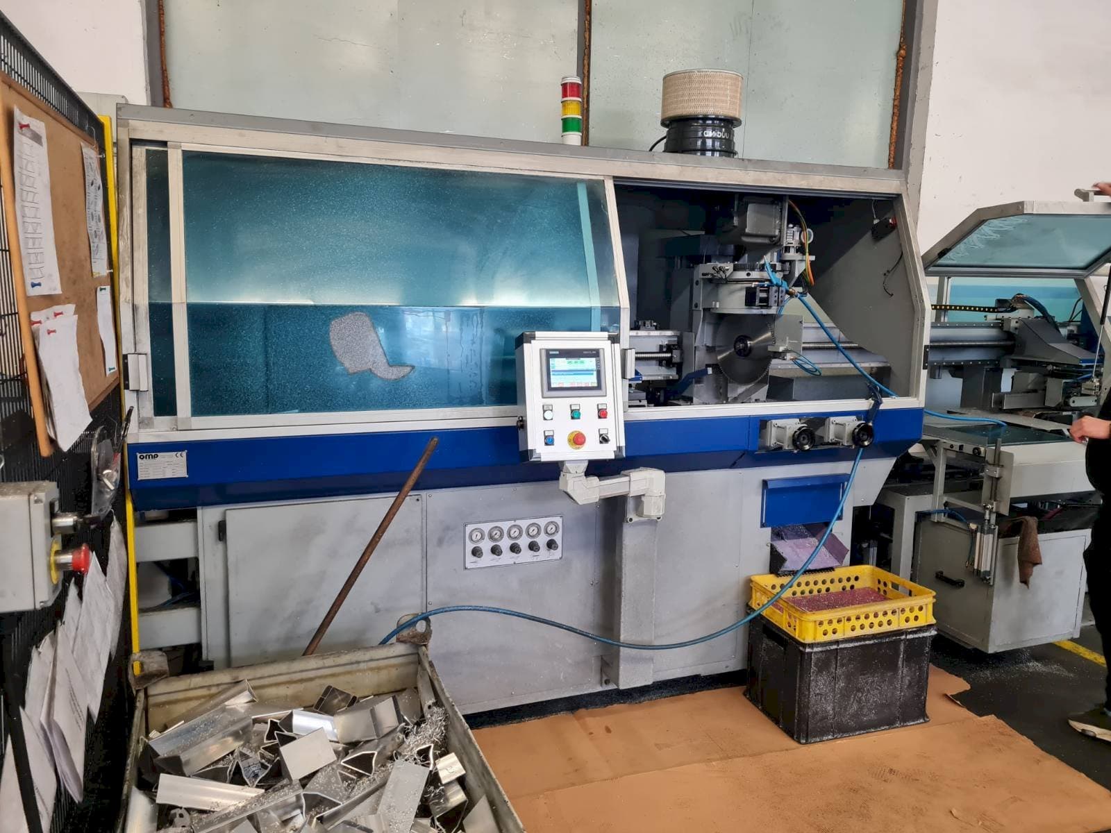 Frontansicht der OMP EURO 400 CMCNPRL  Maschine