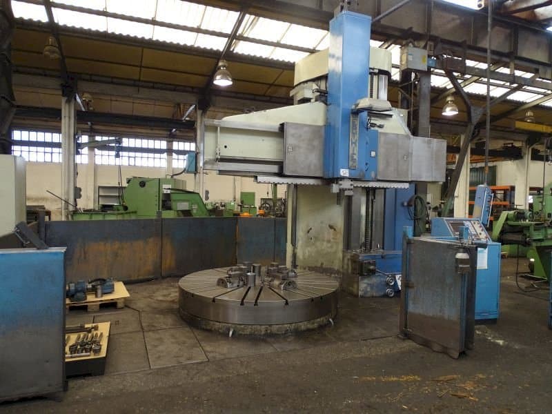 Frontansicht der Berthiez									 BM 225  Maschine