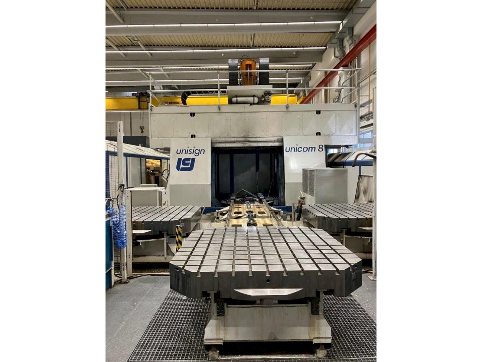 Frontansicht der Unisign Unicom 8  Maschine