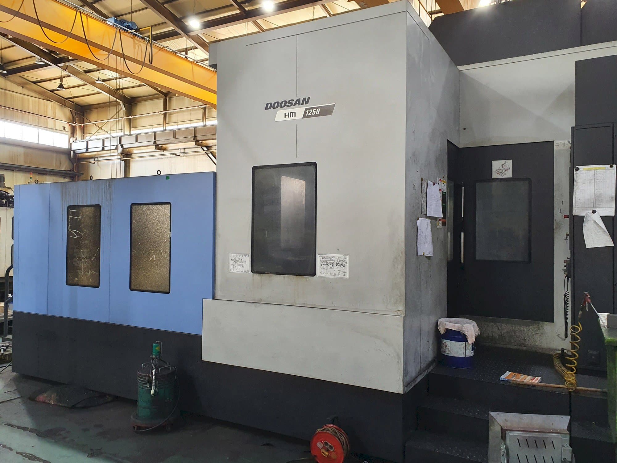 Frontansicht der Doosan HM 1250  Maschine