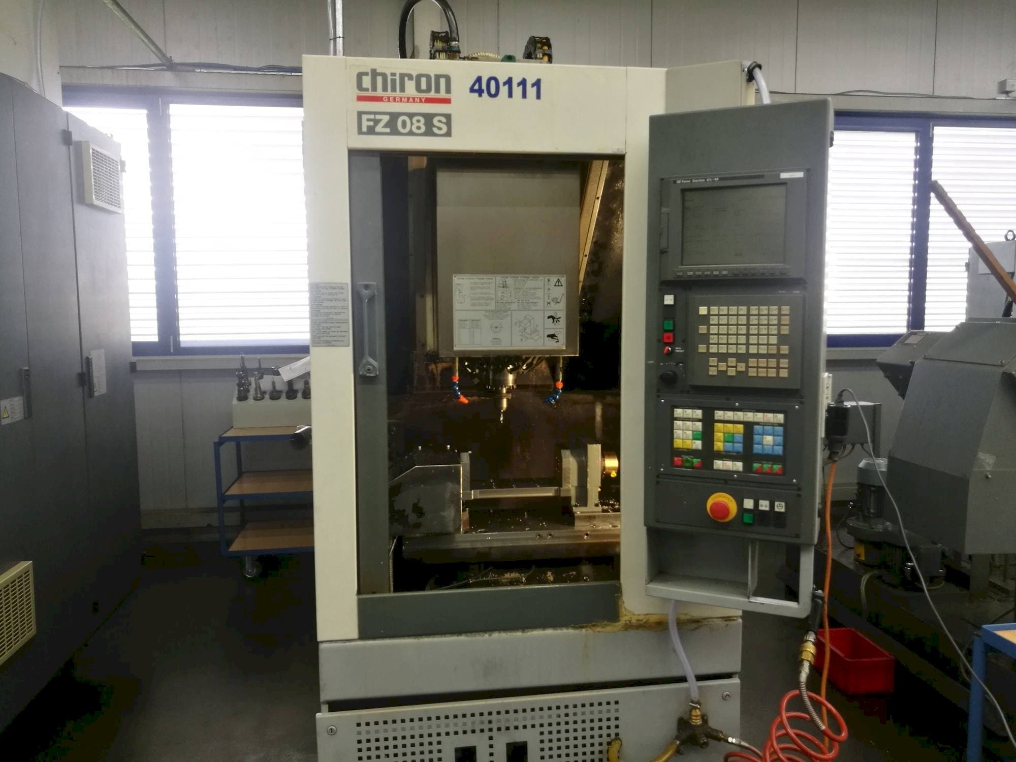 Frontansicht der CHIRON FZ08S  Maschine