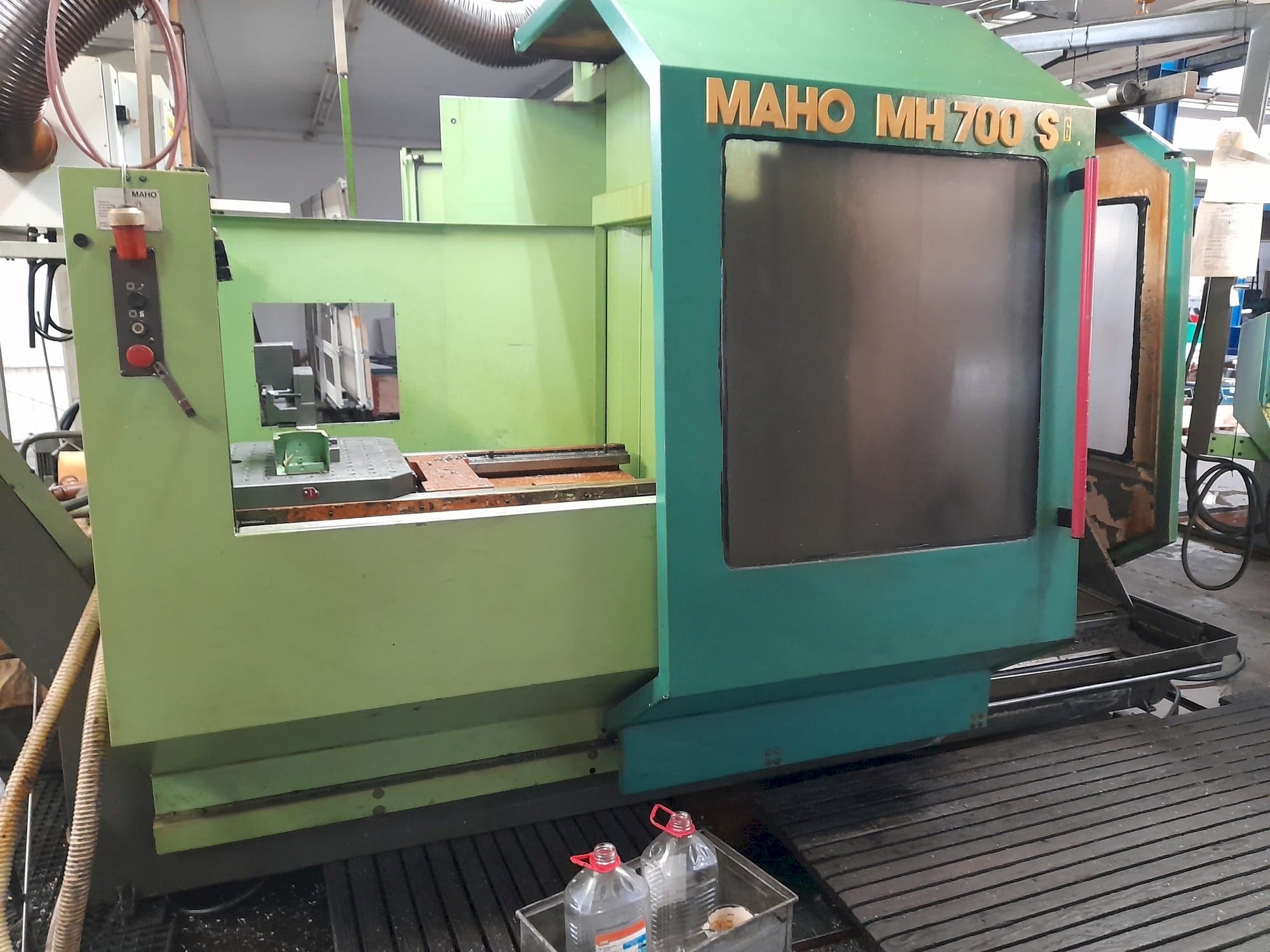 Linke Seitenansicht der MAHO MH 700 S  Maschine