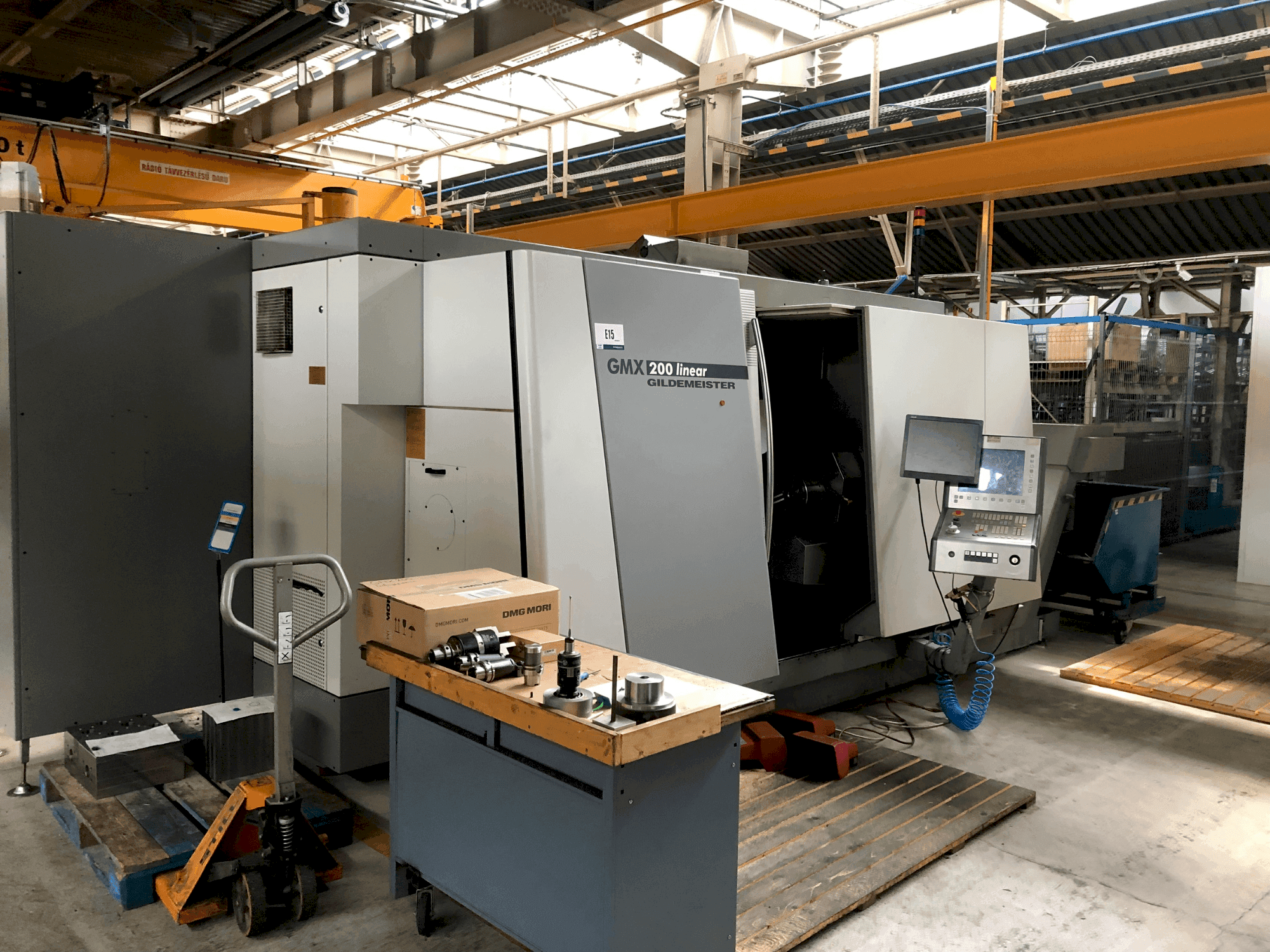 Frontansicht der DMG MORI GMX 200 Linear (2004)  Maschine
