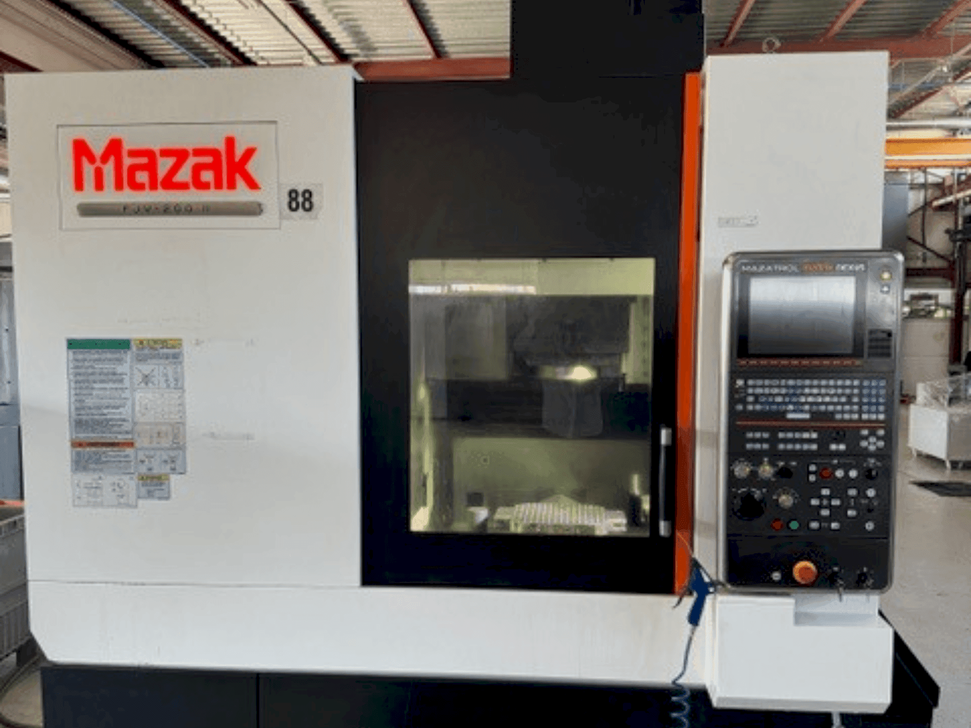 Frontansicht der Mazak FJV-200II  Maschine
