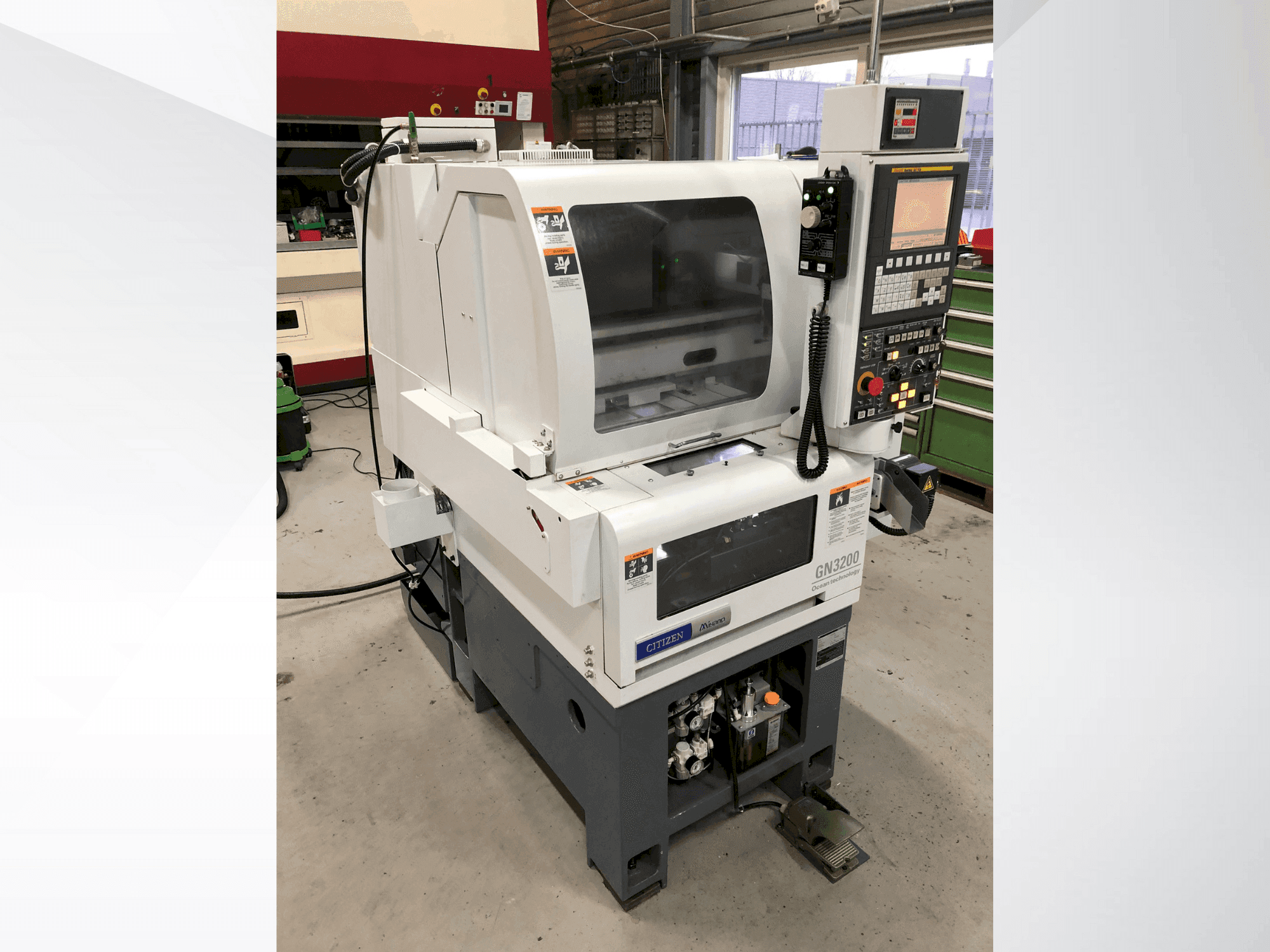 Frontansicht der Citizen Miyano GN-3200  Maschine