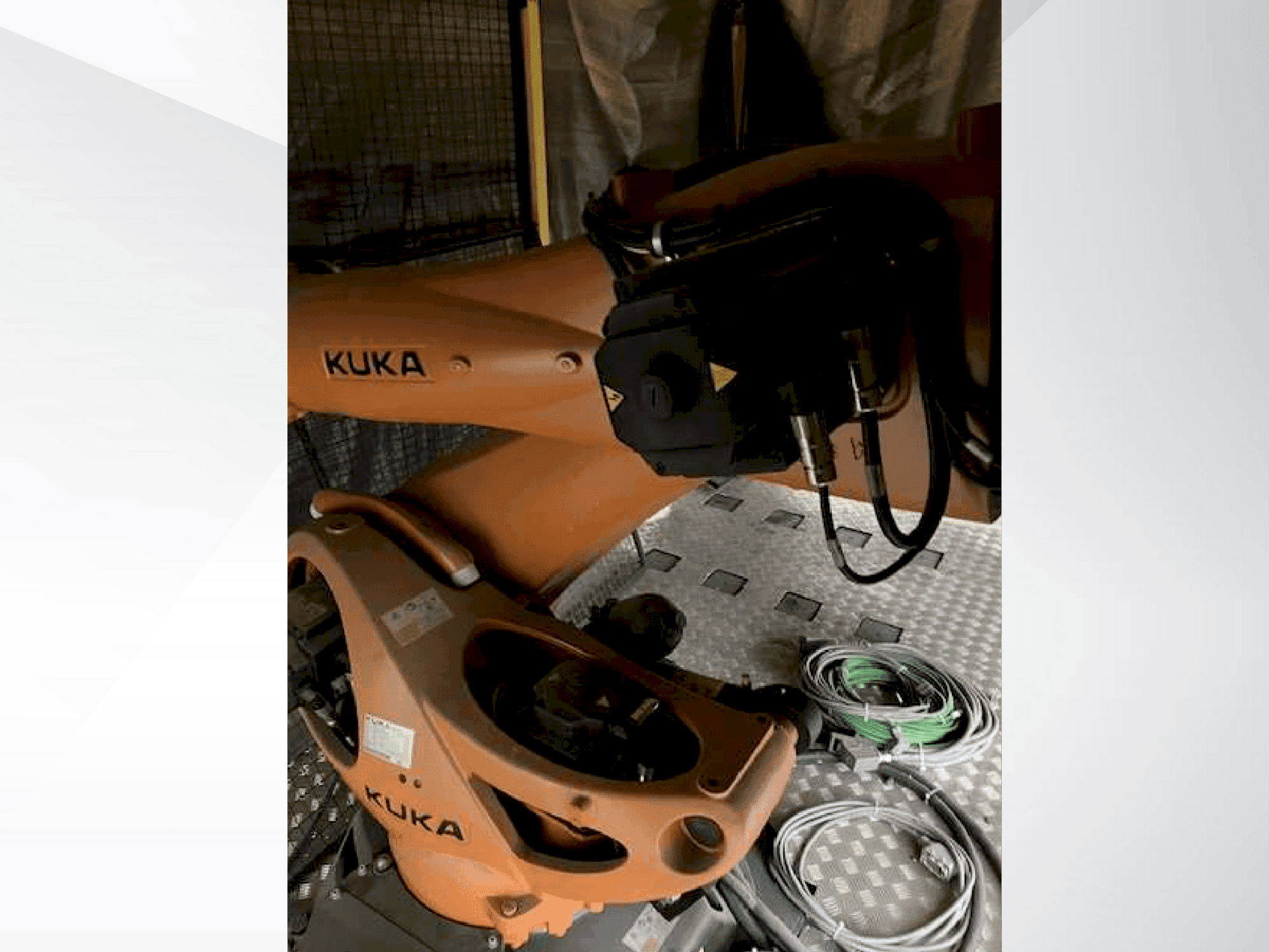 Frontansicht der KUKA KR 210 R2700 extra (2018)  Maschine
