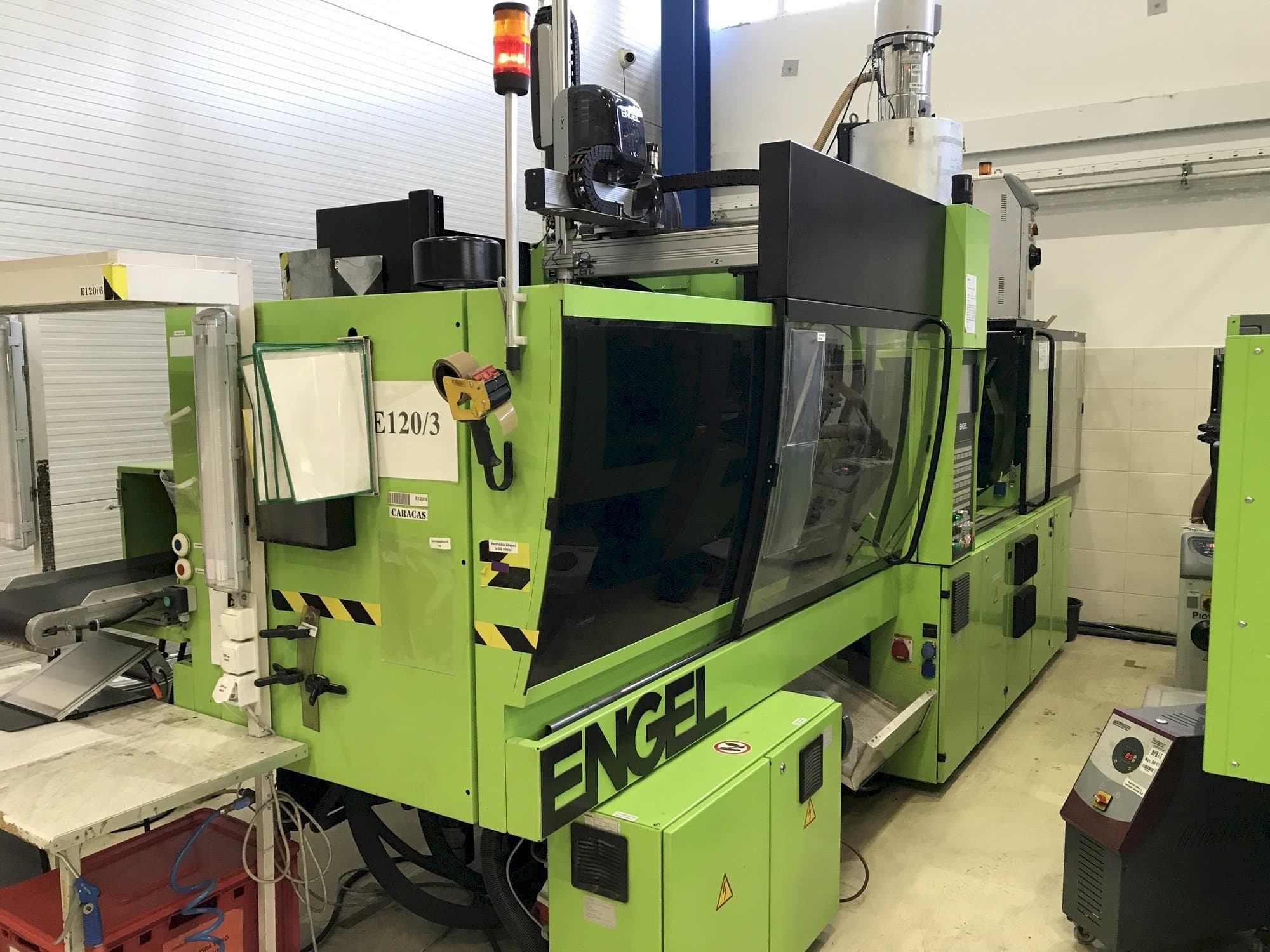 Frontansicht der ENGEL VC 310/120 Electric  Maschine