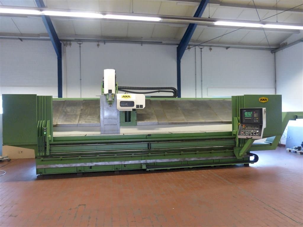 Frontansicht der AXA VSC 1-5000M/E  Maschine