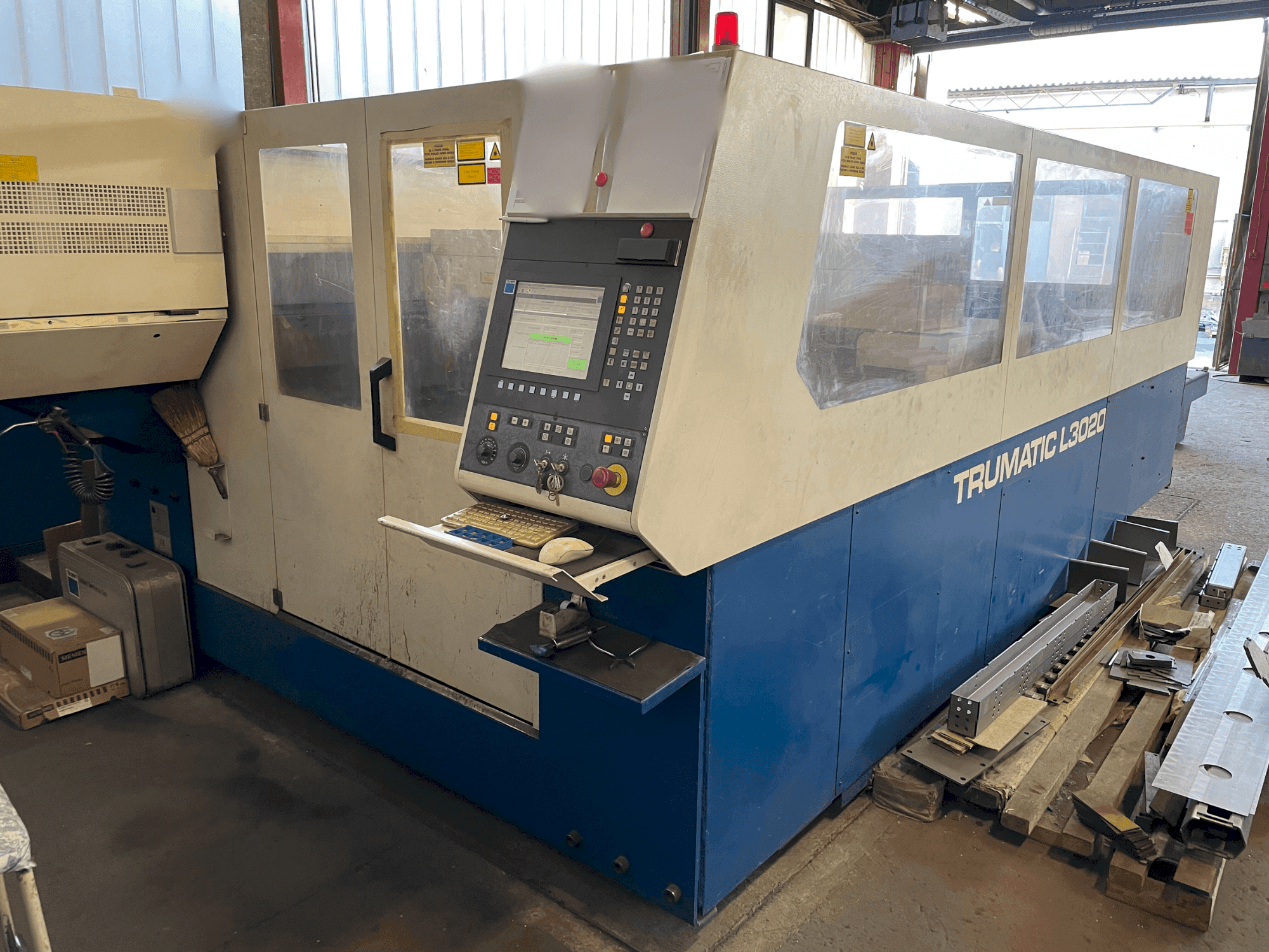 Frontansicht der TRUMPF Trumatic TC L3020  Maschine