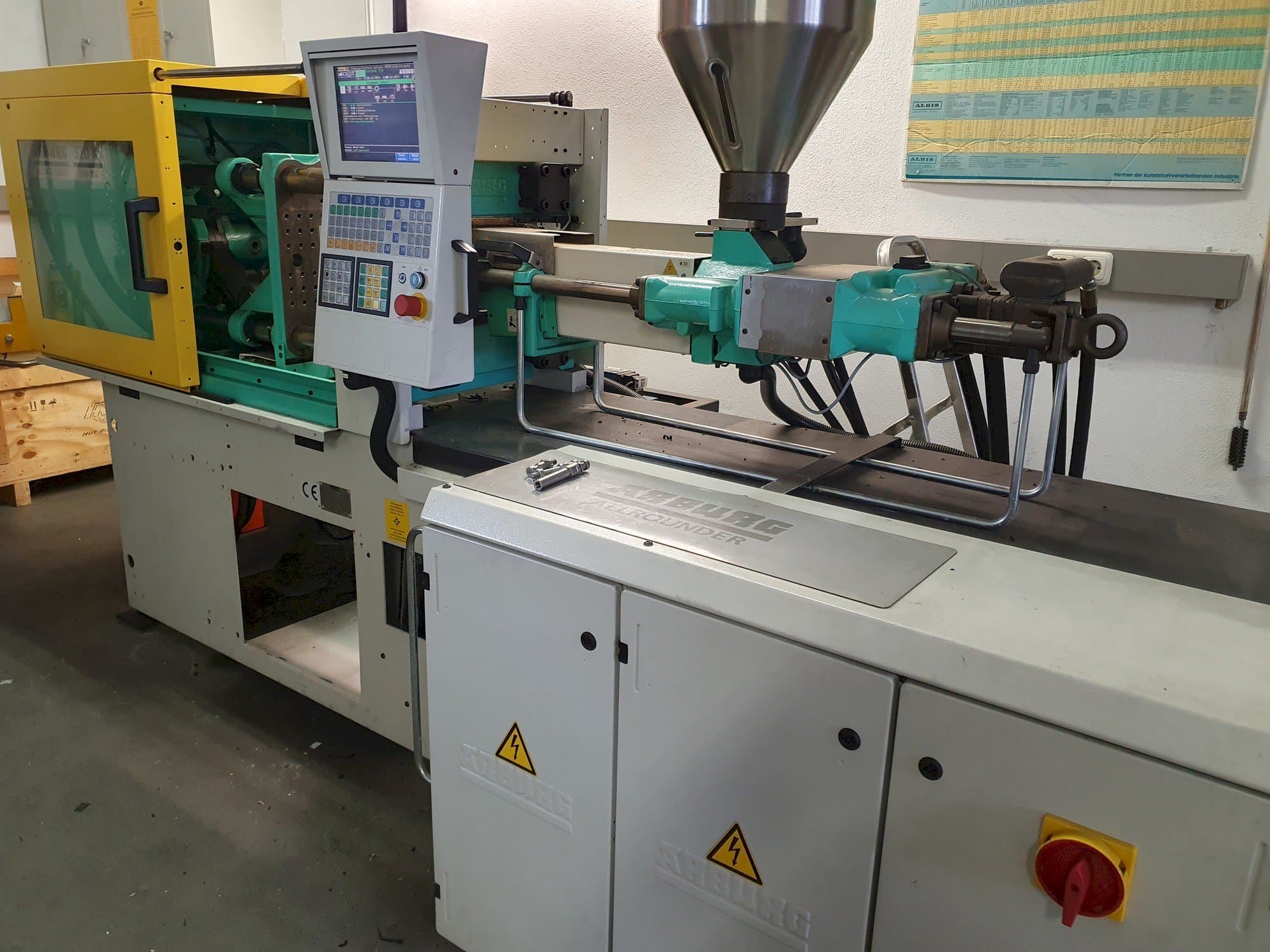 Frontansicht der Arburg Allrounder 320 KS 700-100  Maschine