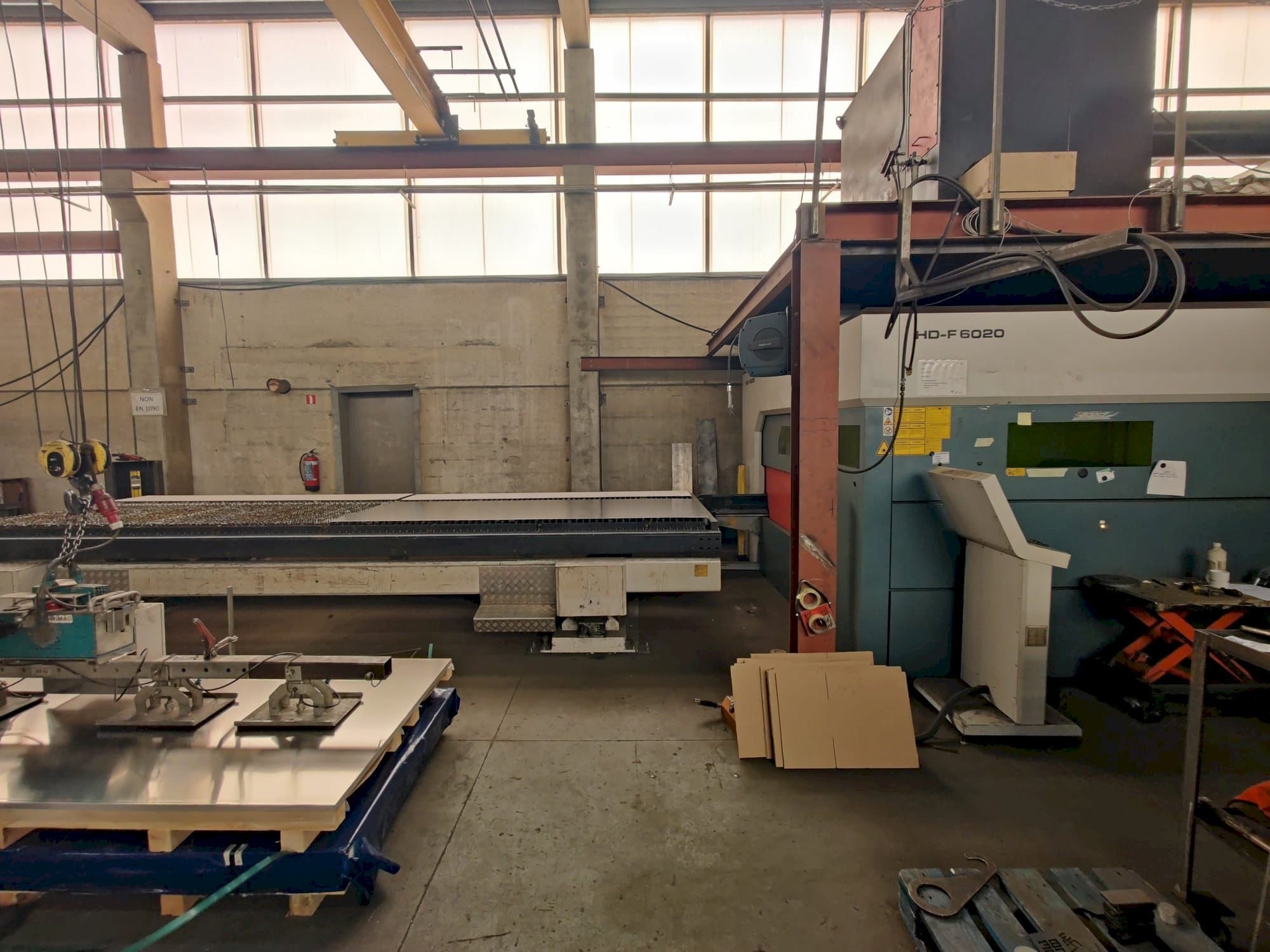 Frontansicht der Durma HD-F 6020 III  Maschine