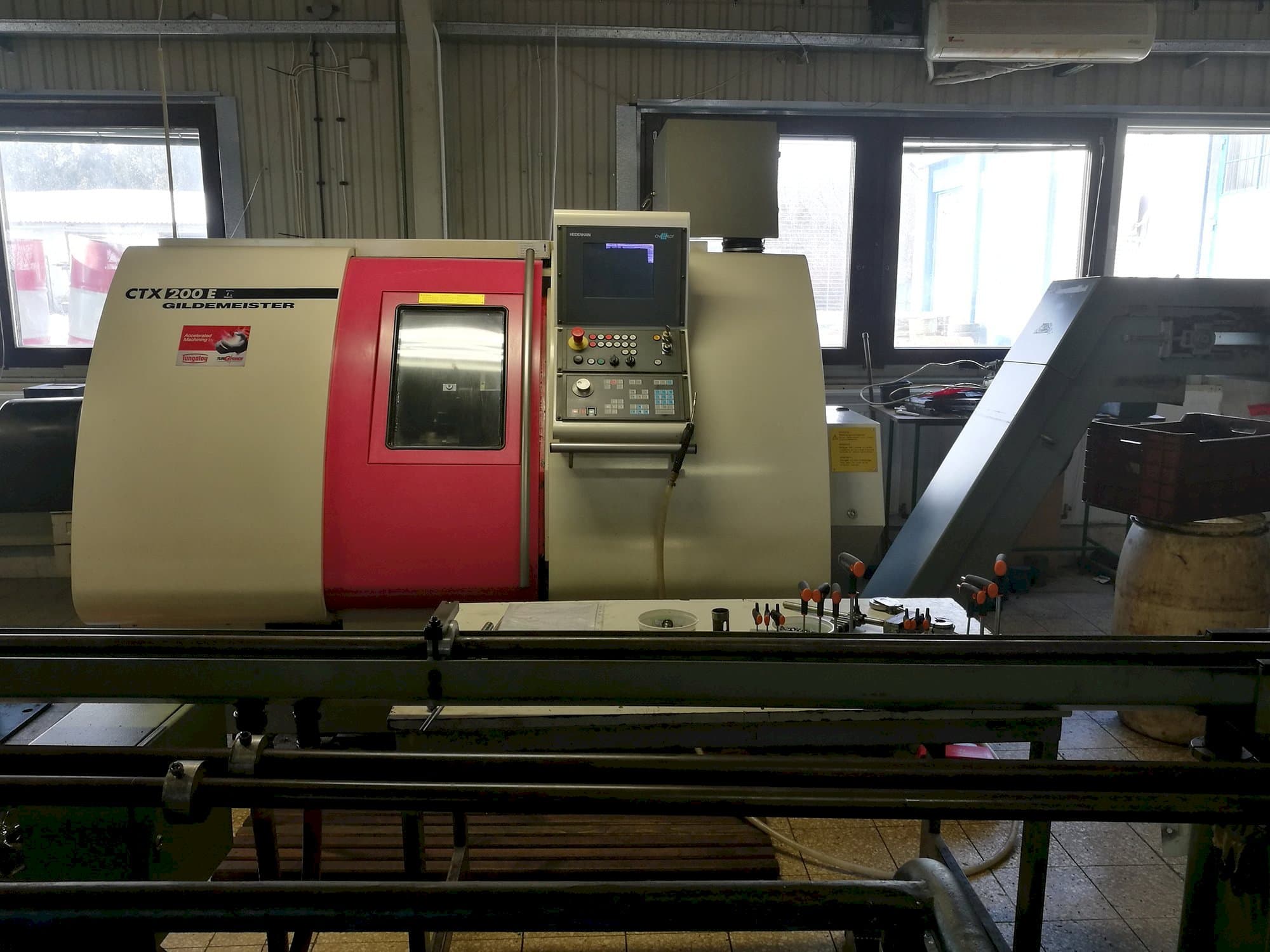 Frontansicht der Gildemeister CTX 200 E  Maschine