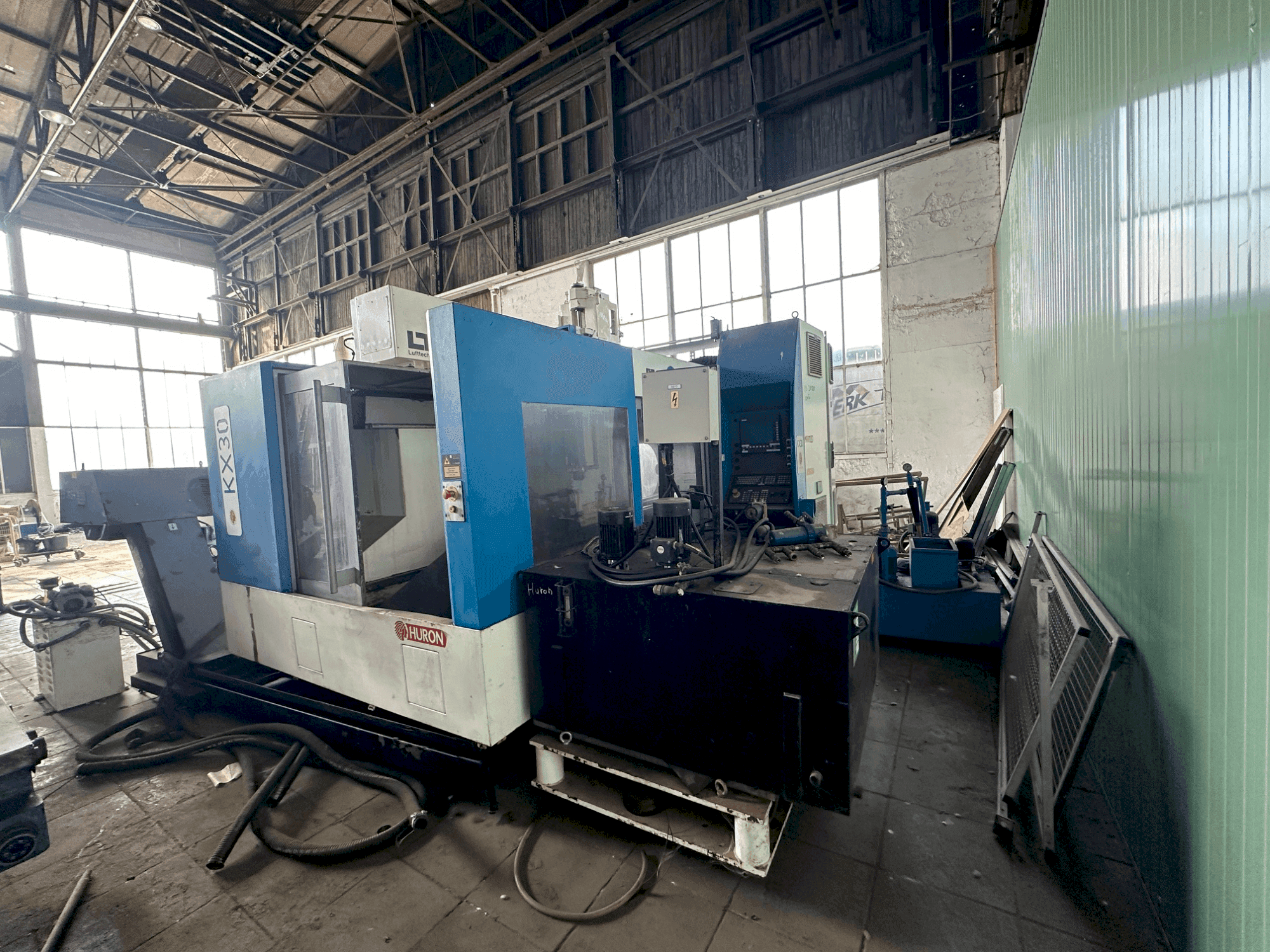 Frontansicht der Huron KX30  Maschine