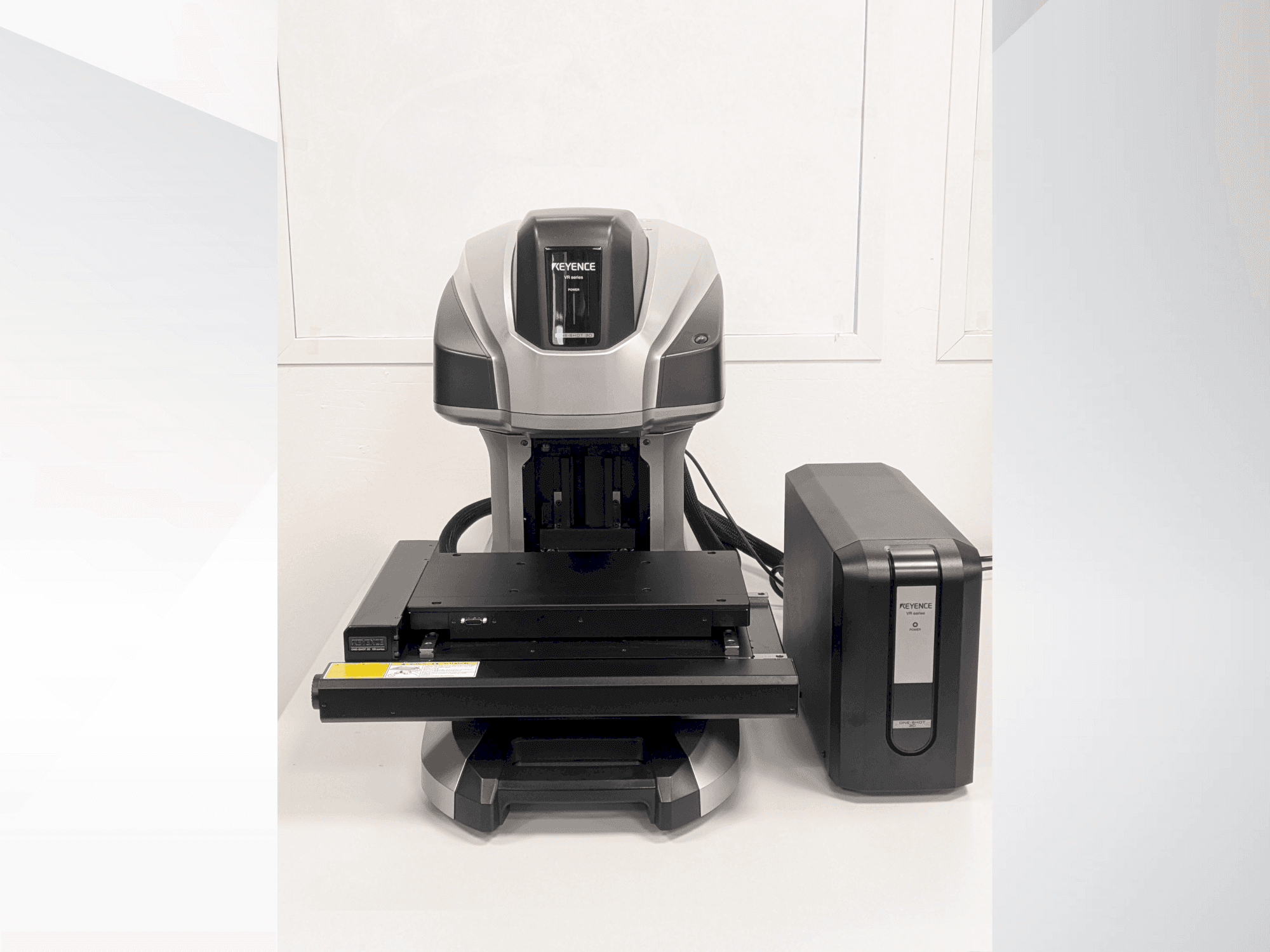 Frontansicht der KEYENCE VR-6200  Maschine