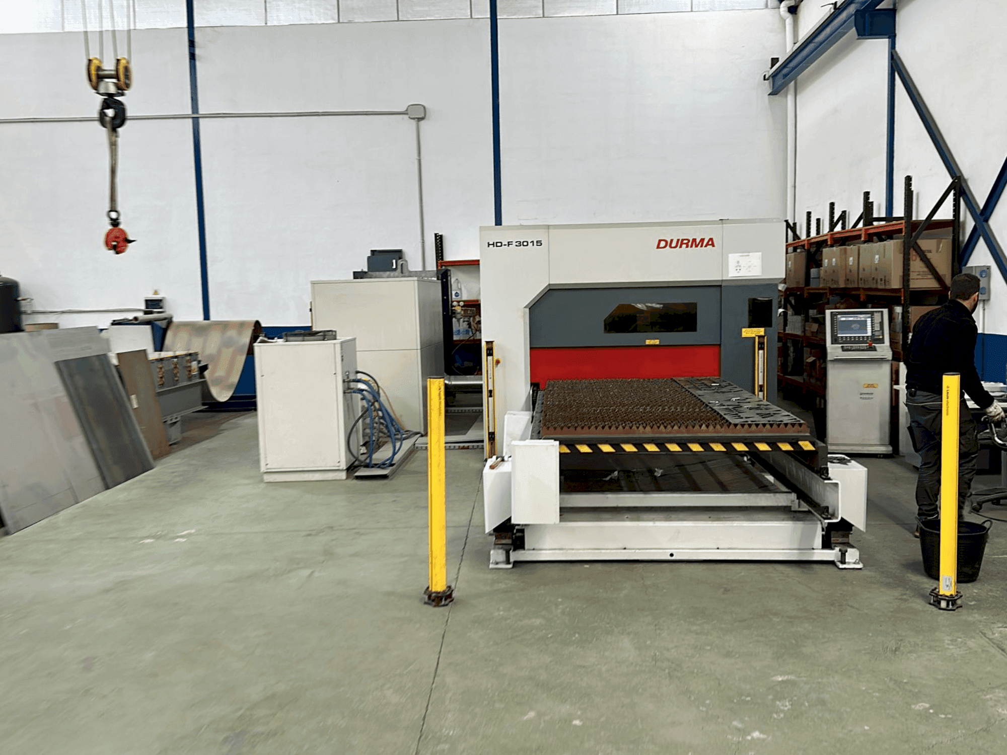 Frontansicht der Durma HD-F 3015  Maschine