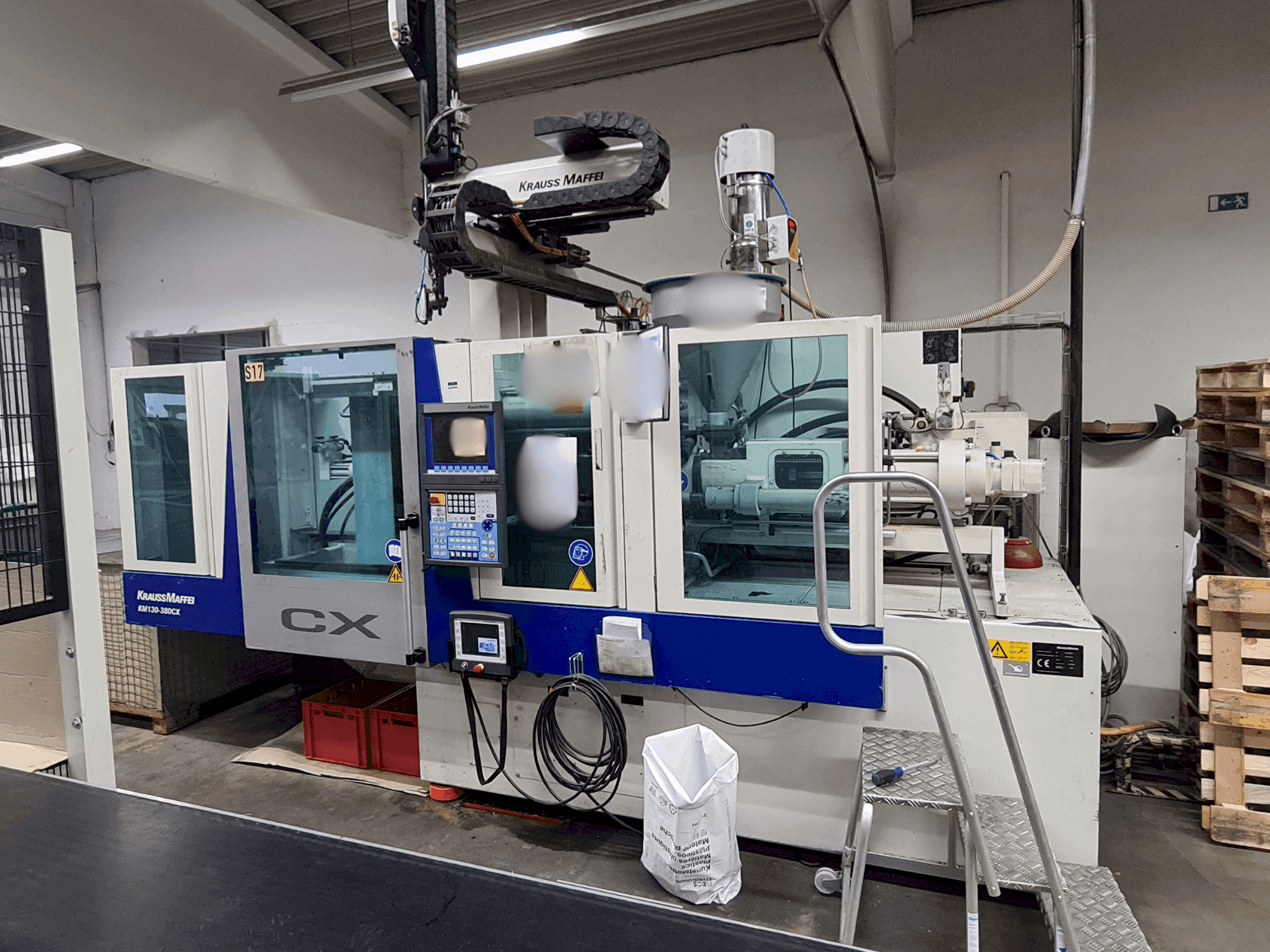 Frontansicht der Krauss Maffei 130-380 CX  Maschine