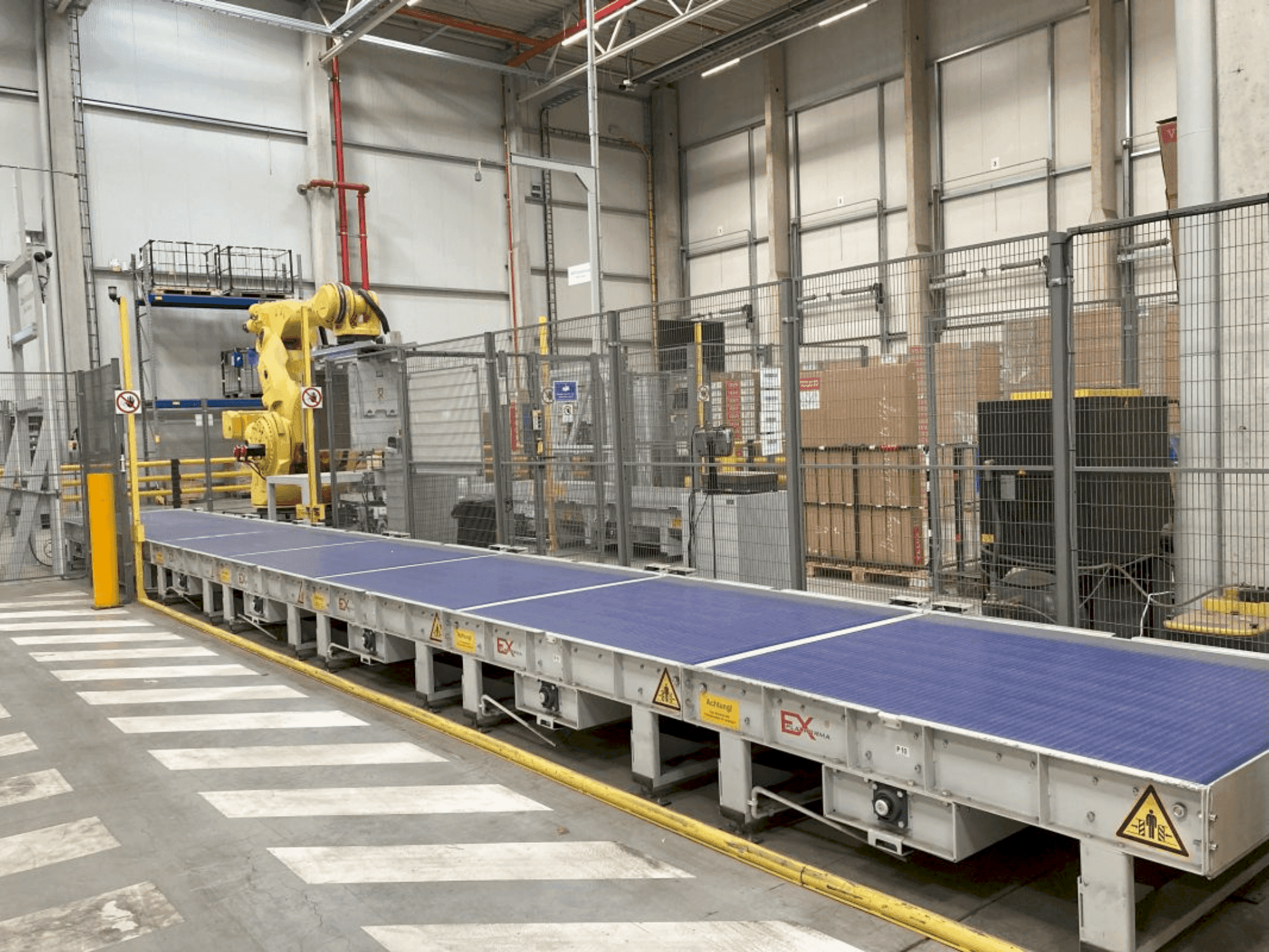 Frontansicht der FANUC M-2000iA/1700L  Maschine