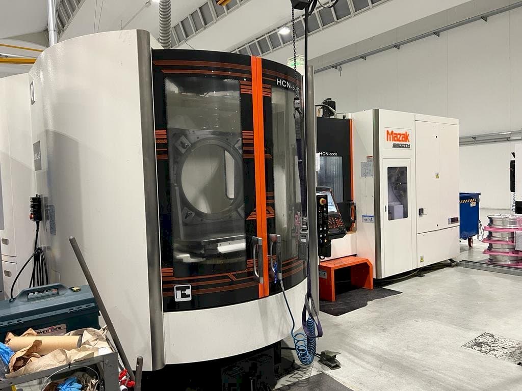 Frontansicht der Mazak HCN-5000  Maschine