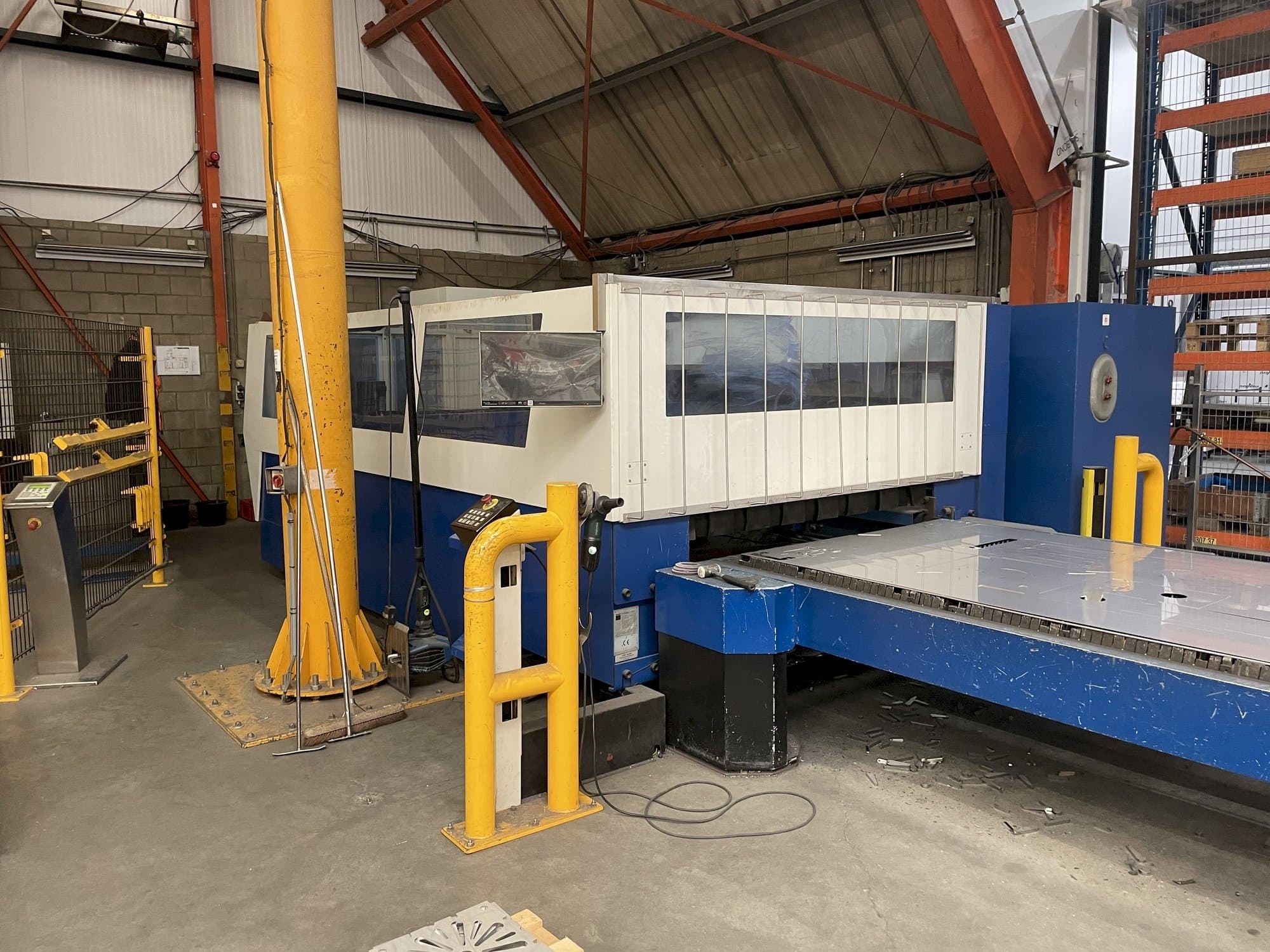 Frontansicht der Trumpf Trumatic L3050 5kW  Maschine