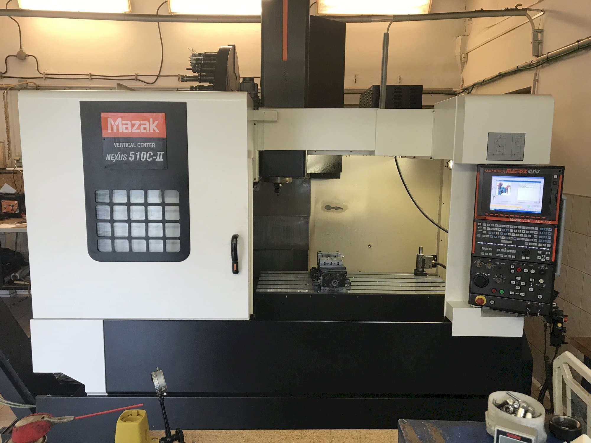 Frontansicht der Mazak Nexus 510C-II  Maschine
