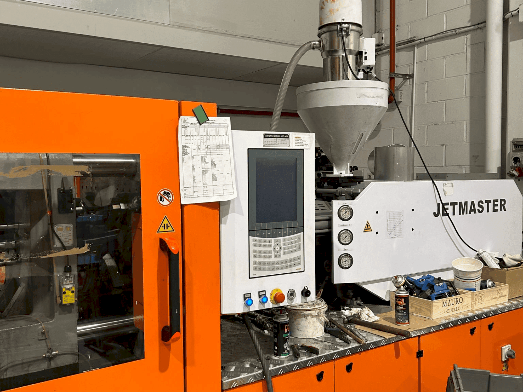 Frontansicht der CHEN HSONG JM200-MK6e  Maschine