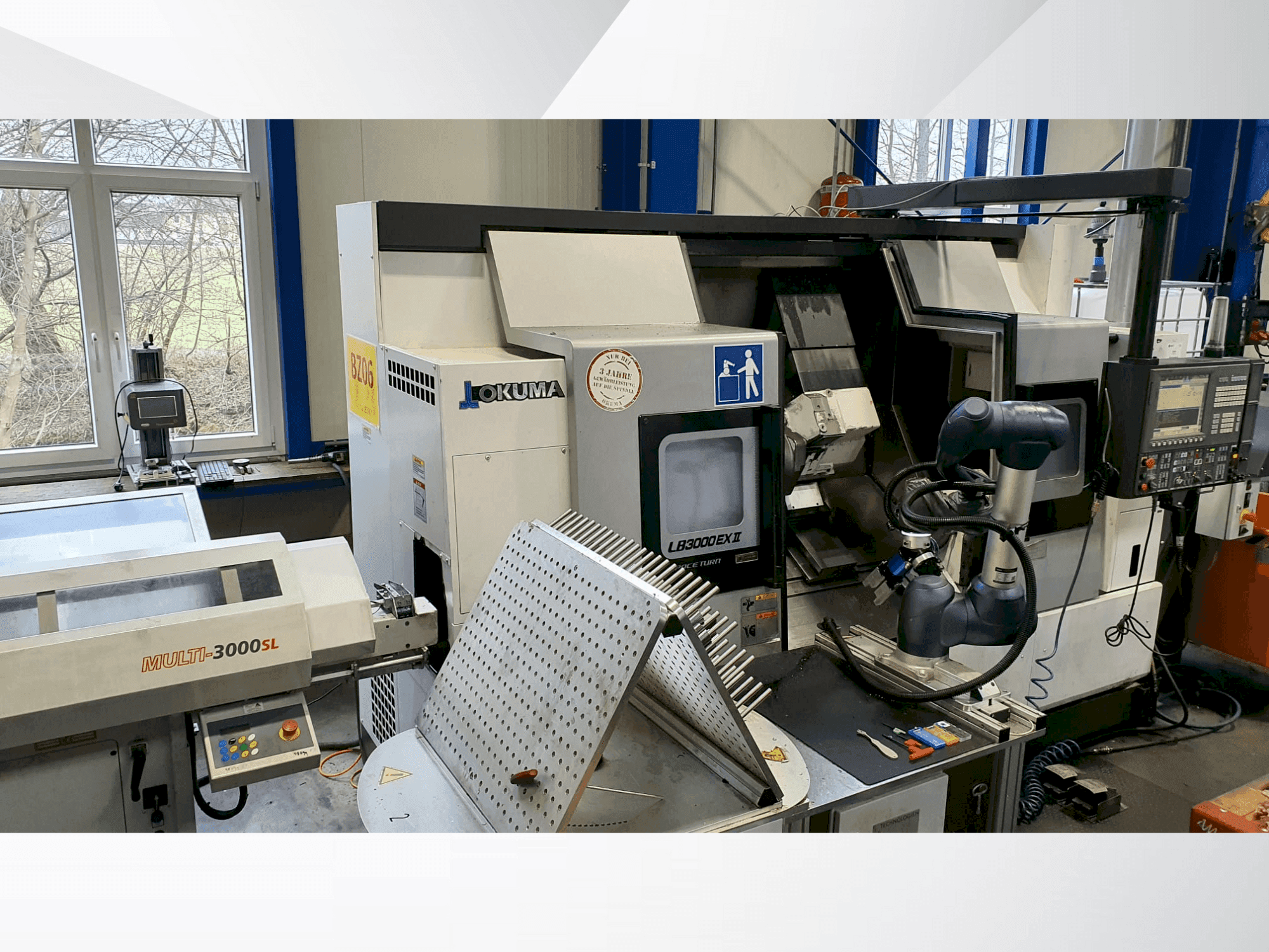 Frontansicht der Okuma LB3000 EX II  Maschine