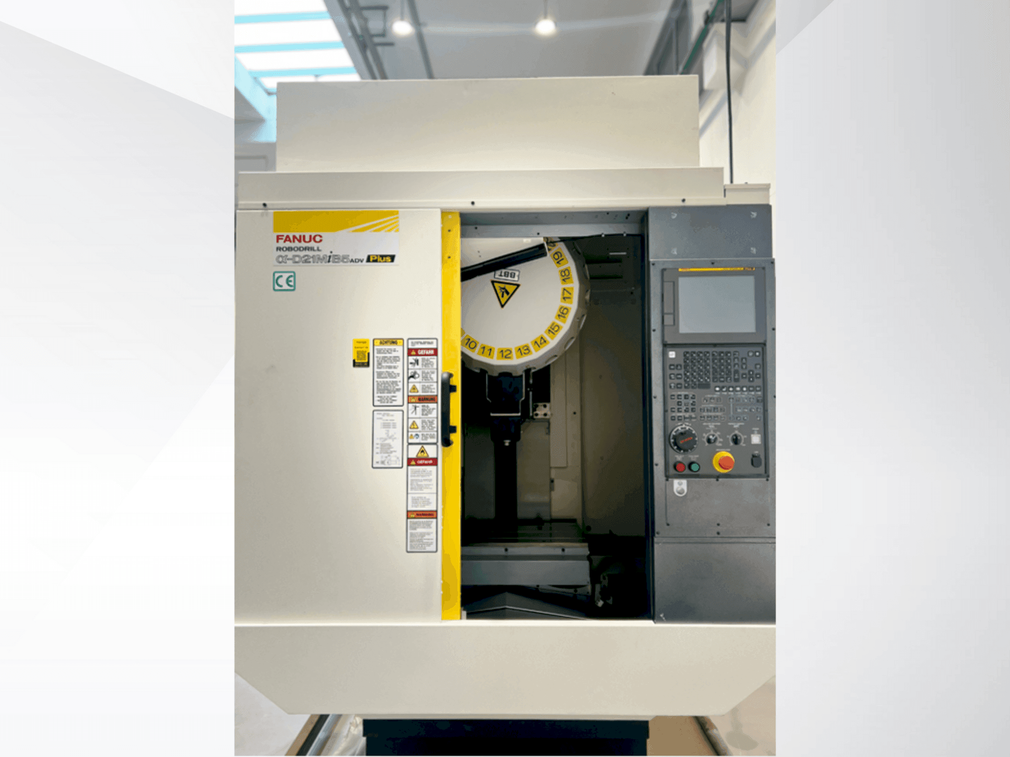Frontansicht der FANUC α-D21MiB5ADV Plus  Maschine