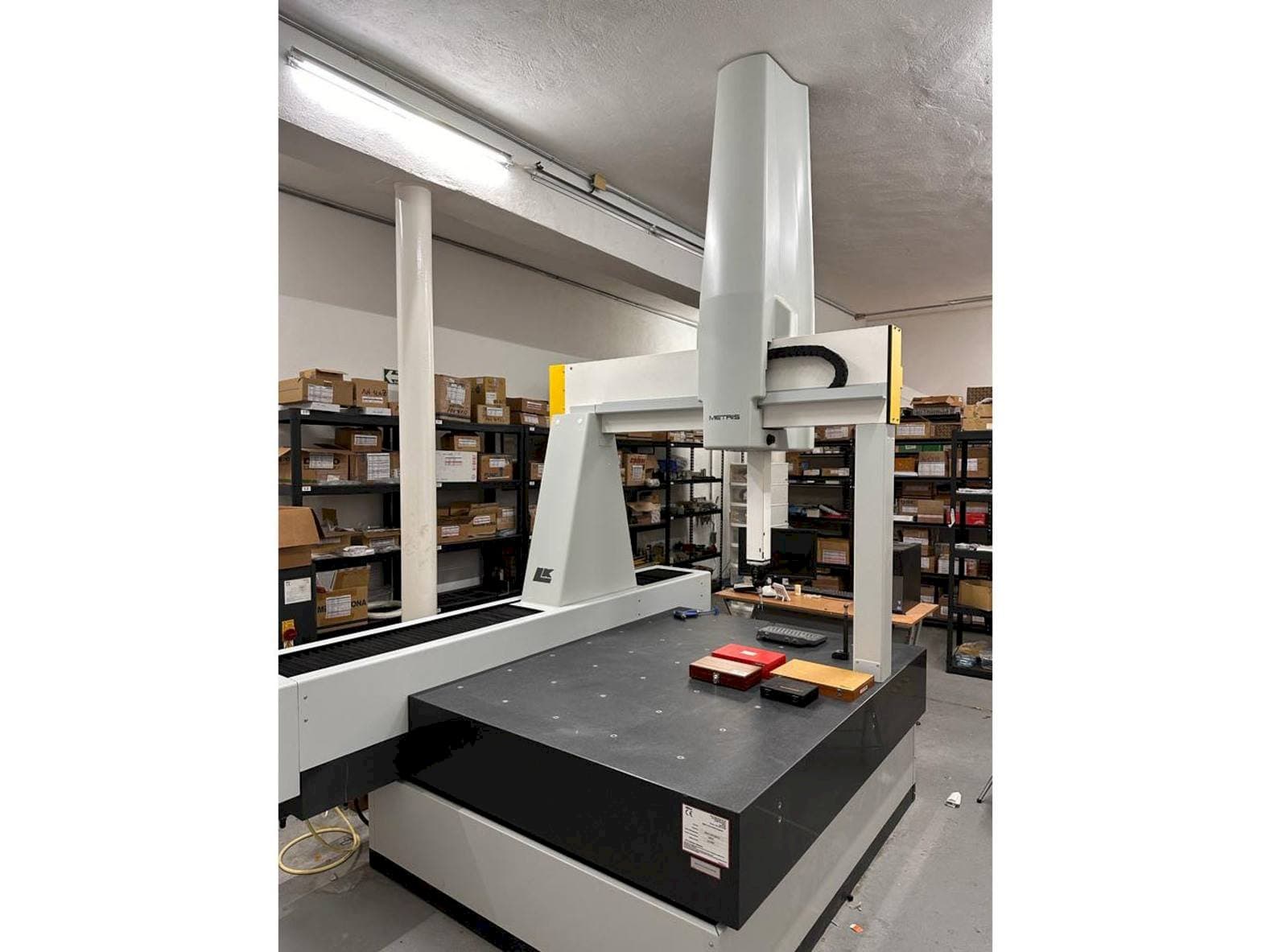 Frontansicht der NIKON LK V 15.10.8  Maschine