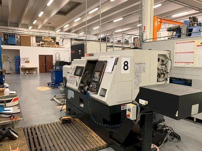 Rechte Ansicht der Mazak QT NEXUS 200M  Maschine