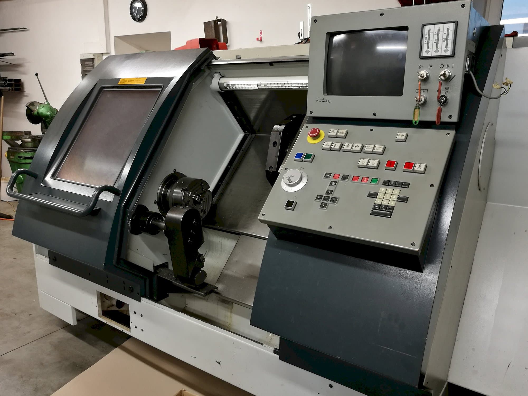 Rechte Ansicht der Gildemeister CTX 400 Maschine