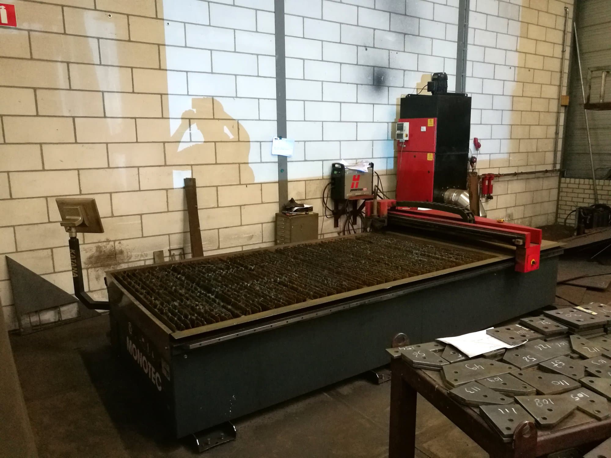 Linke Ansicht der KOIKE MONOTEC Maschine