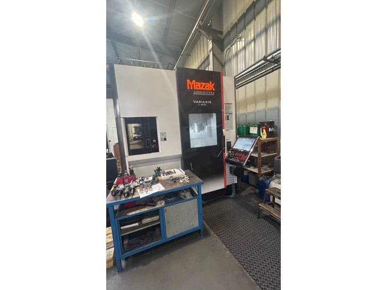 Frontansicht der Mazak Variaxis C-600  Maschine