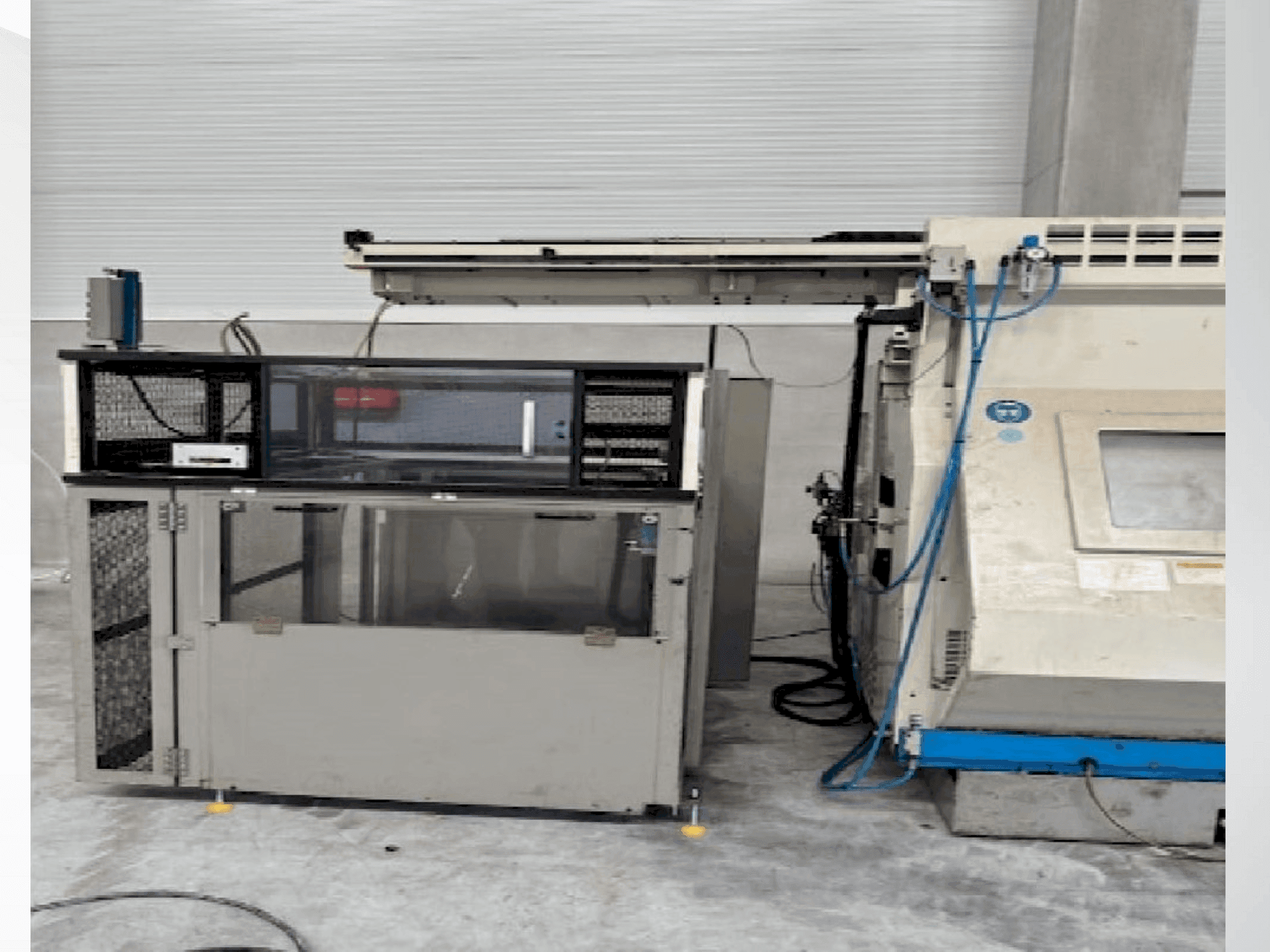 Frontansicht der Okuma LT 10-M  Maschine