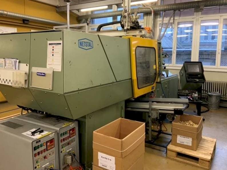 Frontansicht der Netstal Synergy 600-110  Maschine