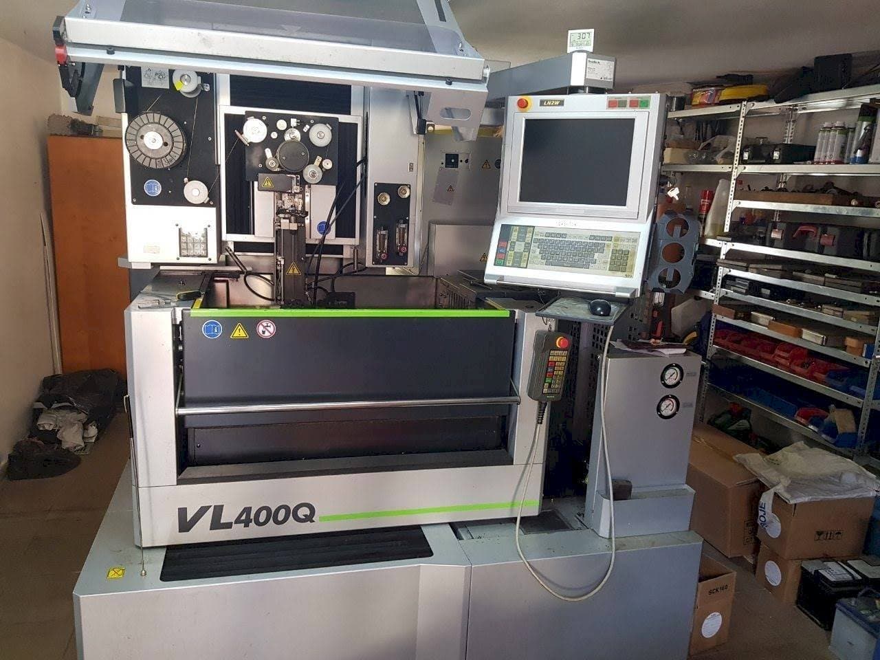 Frontansicht der Sodick VL 400Q  Maschine