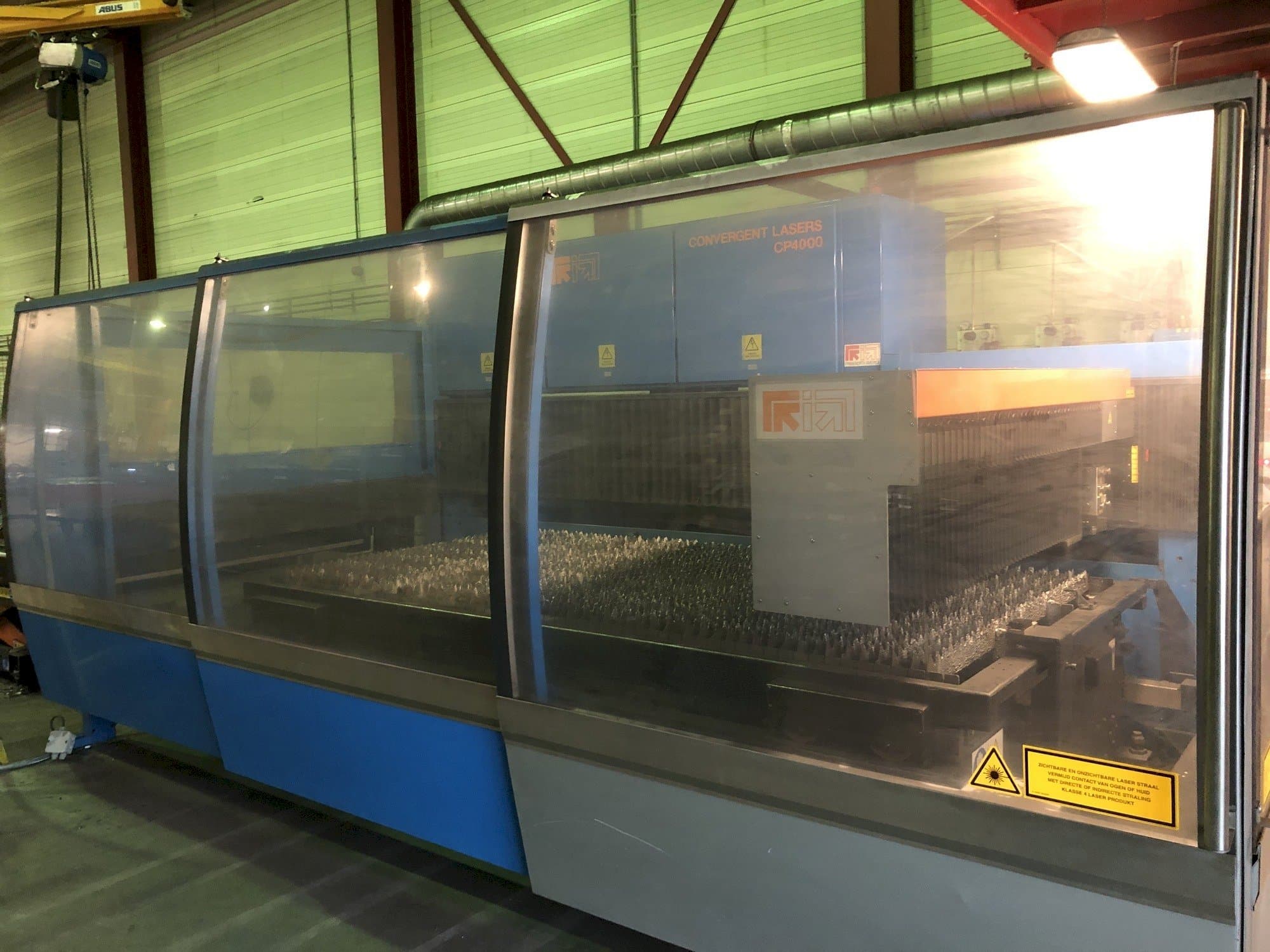 Frontansicht der Prima Power Platino CP4000  Maschine