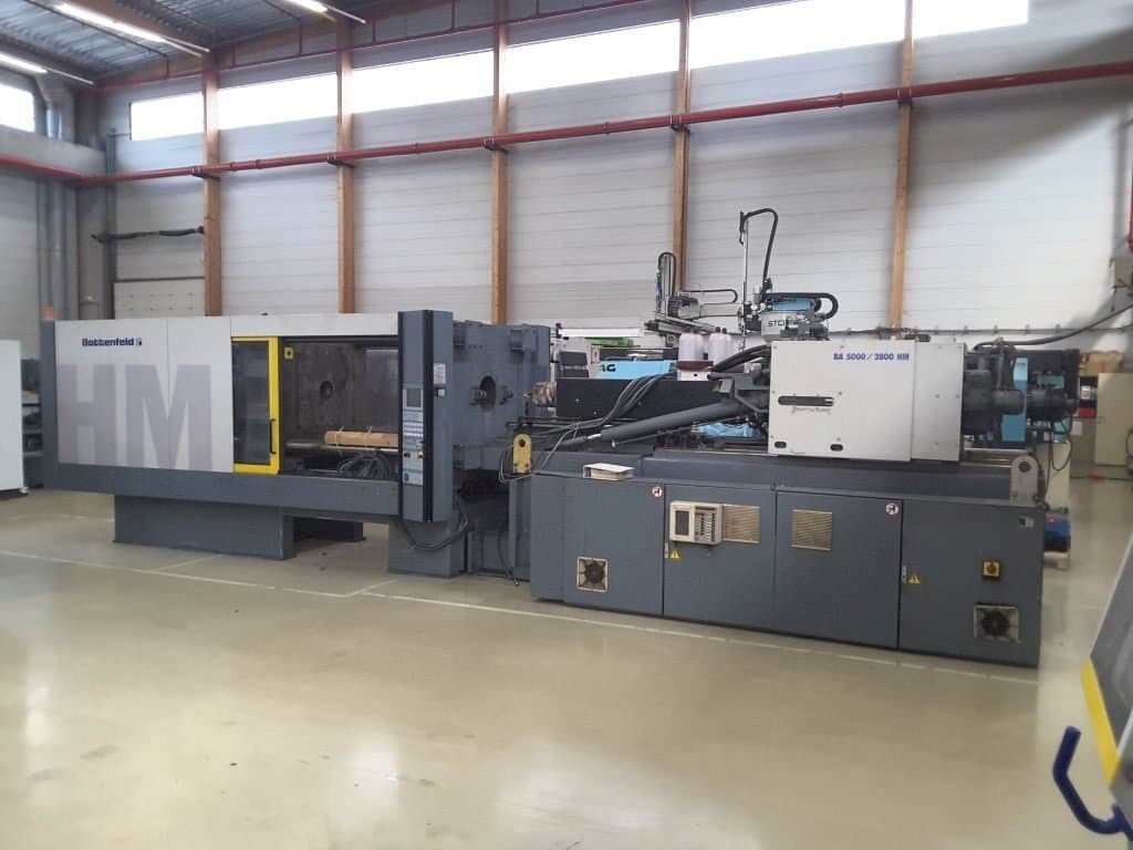 Frontansicht der Battenfeld BA 5000 - 2800 HM  Maschine
