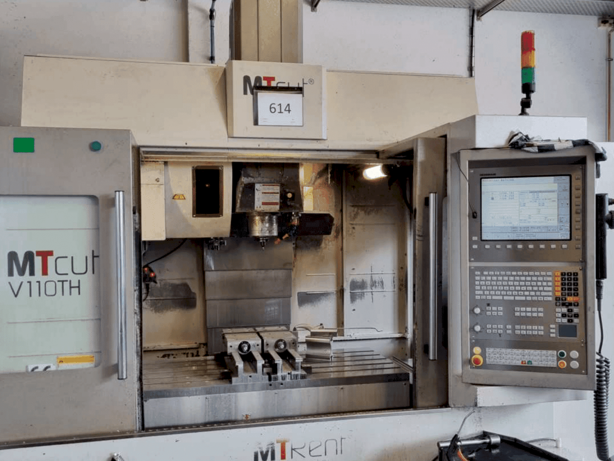 Frontansicht der MTcut V 110 TH  Maschine