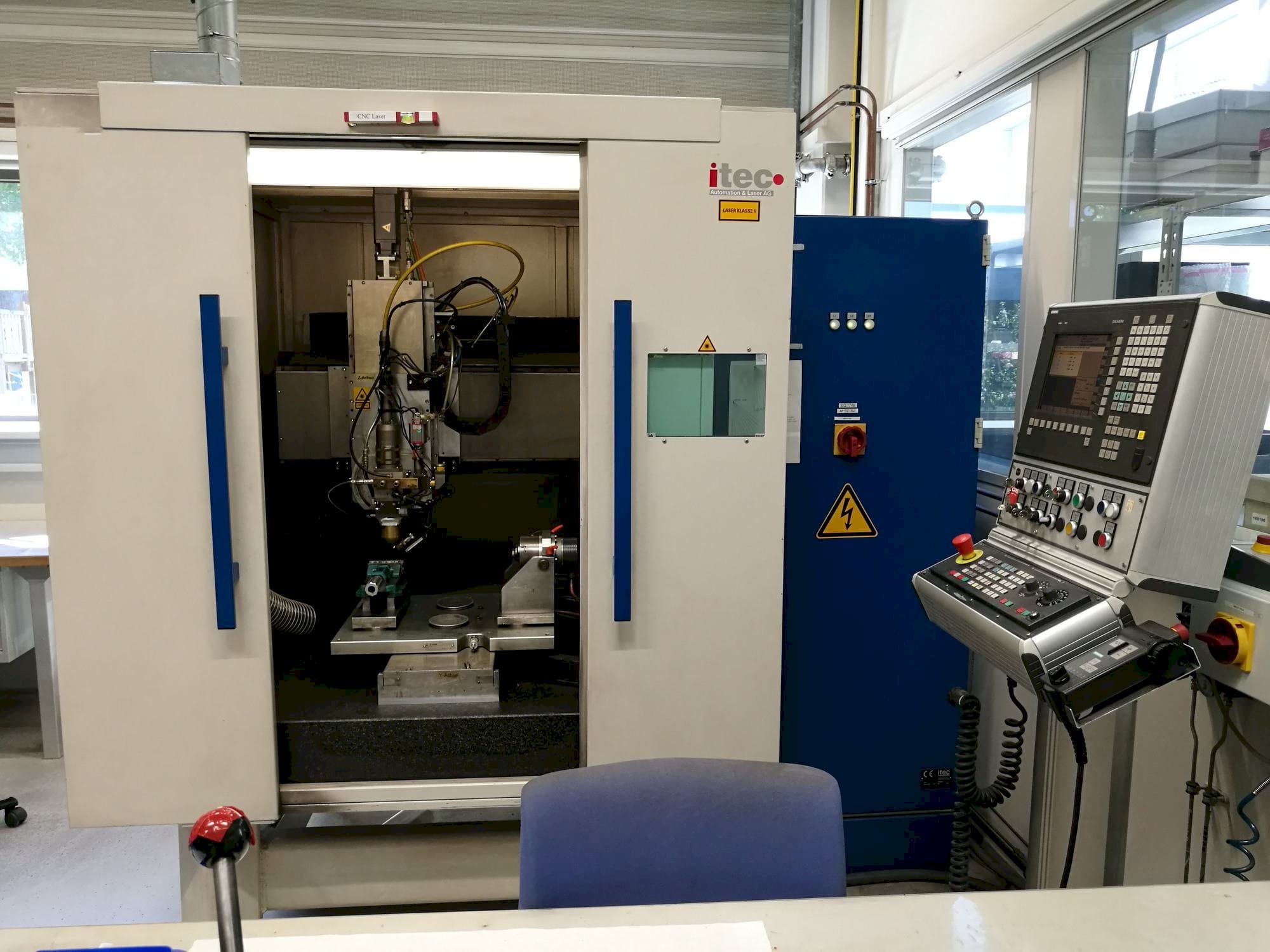 Frontansicht der ITEC vmaxS  Maschine