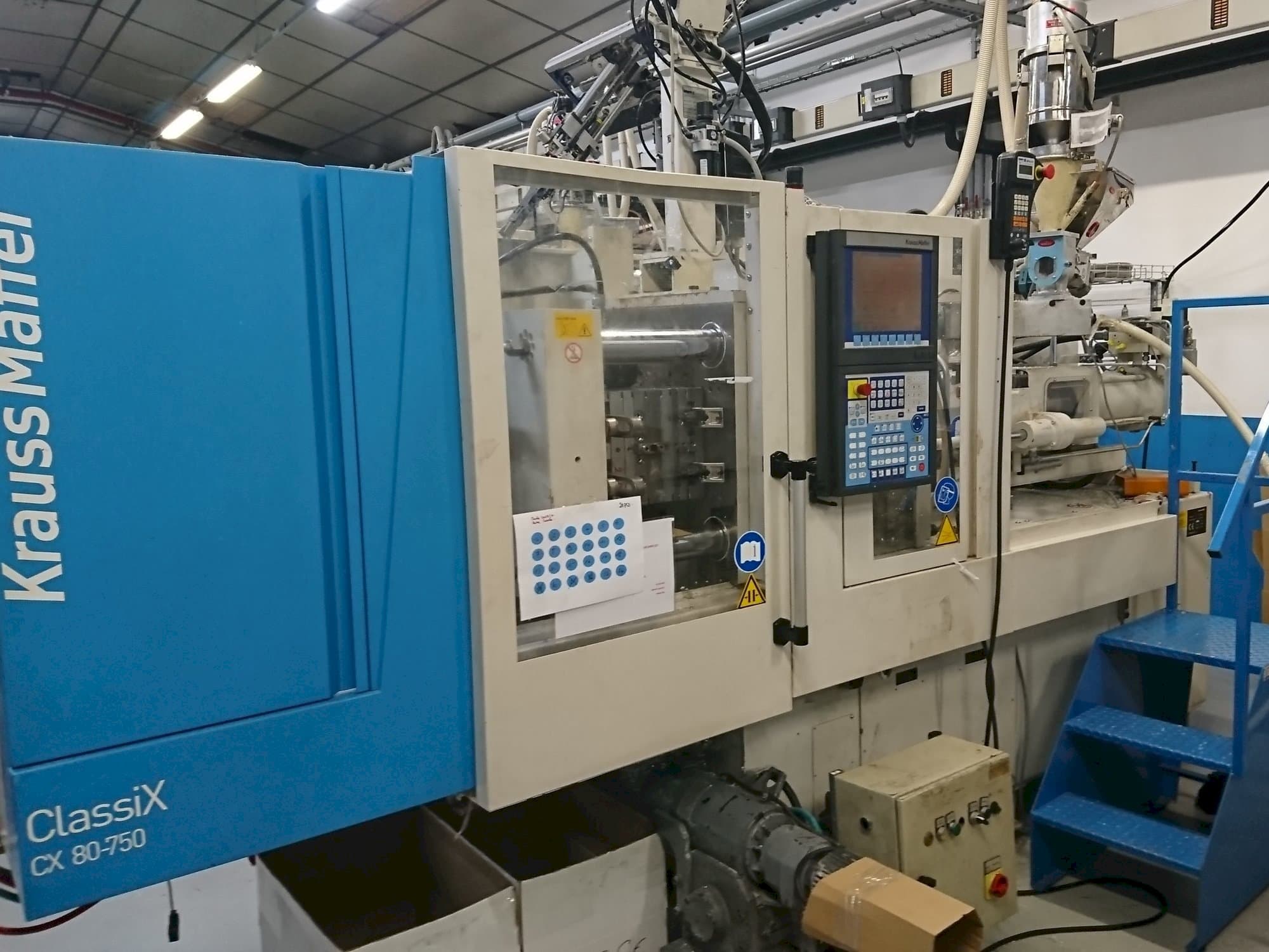 Frontansicht der Krauss Maffei 80-750 CX  Maschine