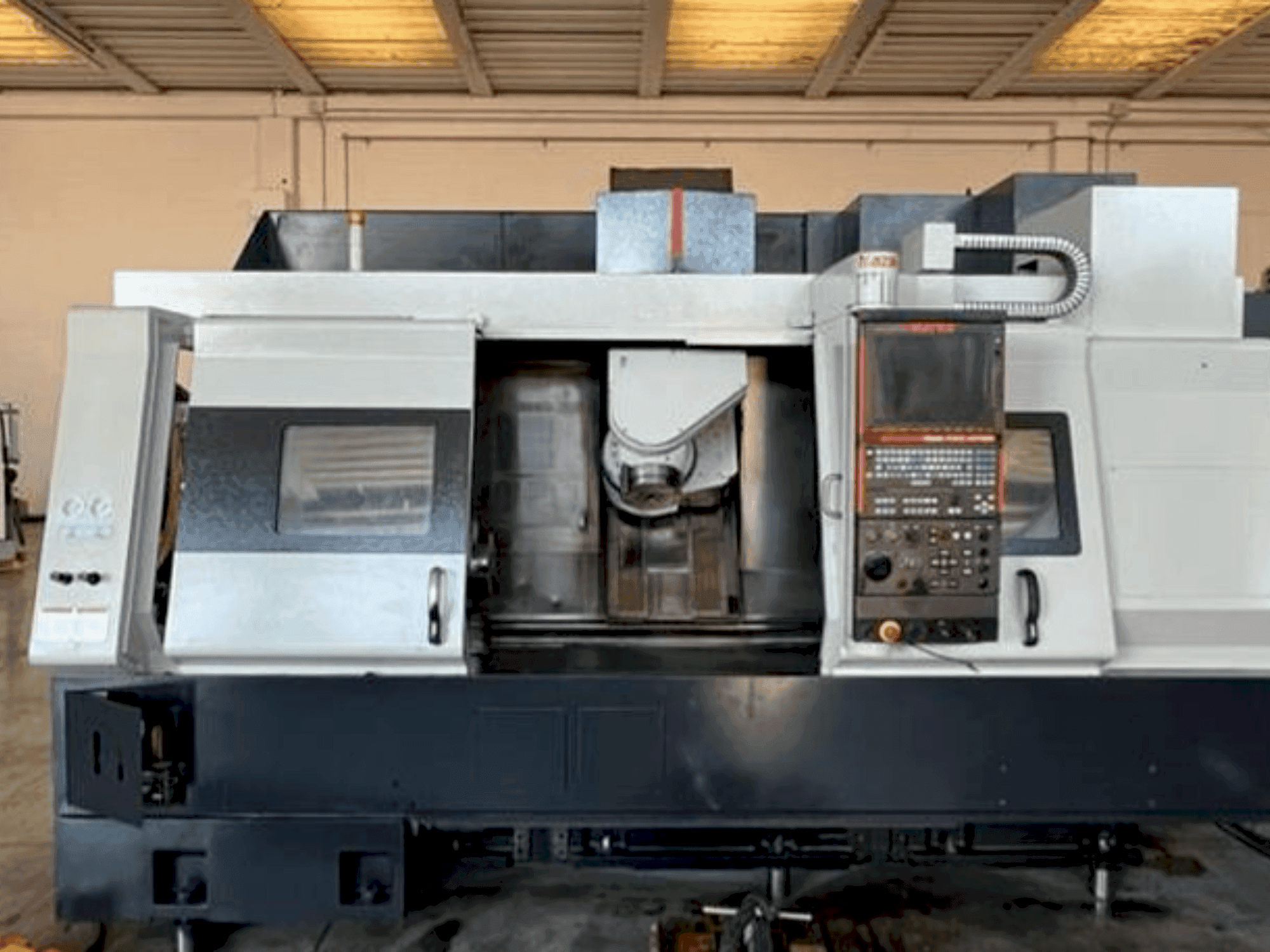 Frontansicht der Mazak INTEGREX 200 IV S (2007)  Maschine